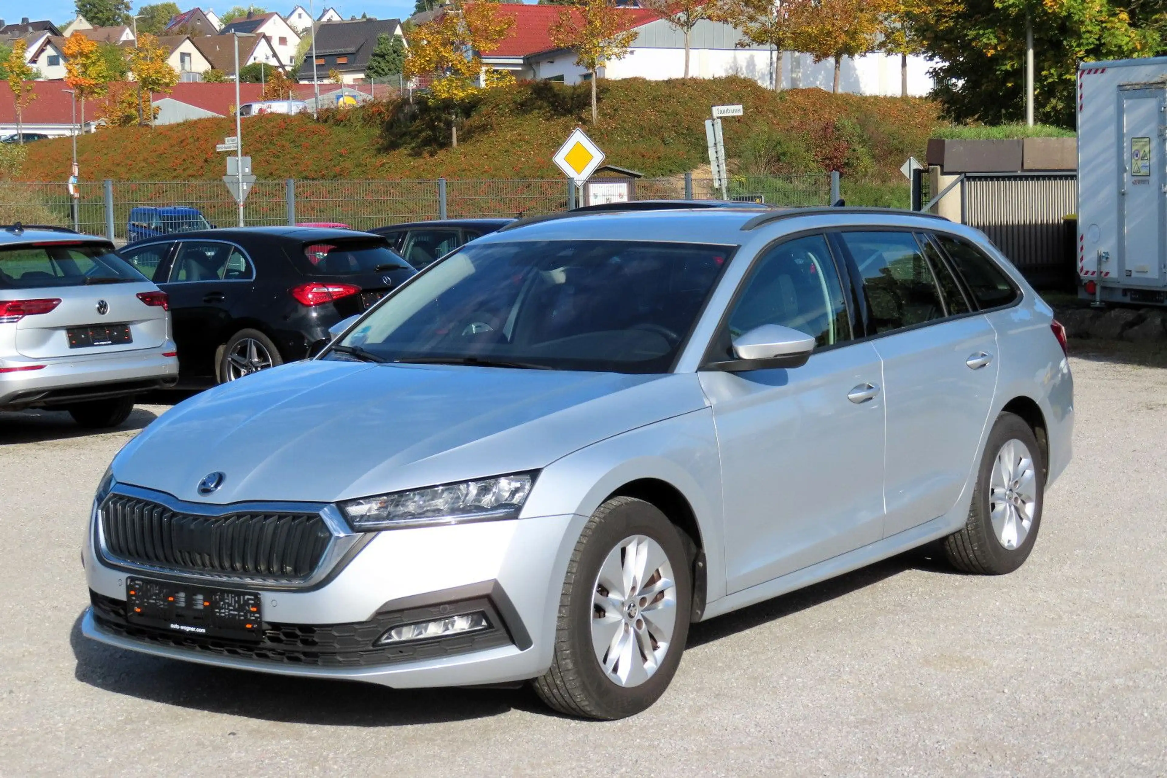 Skoda Octavia Combi 2,0 TDi DSG Navi Sportsitze LED CarPlay