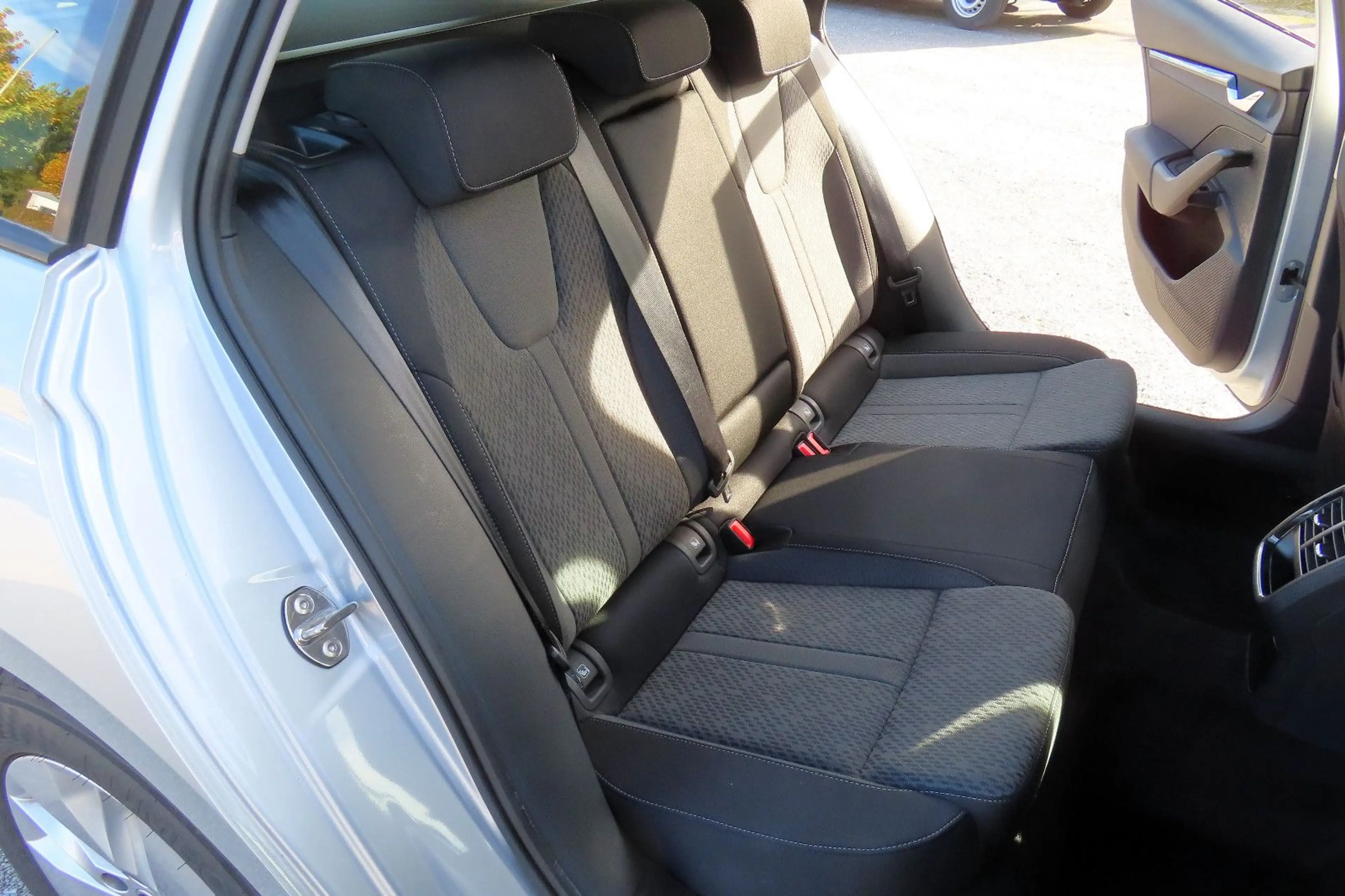 Skoda Octavia Combi 2,0 TDi DSG Navi Sportsitze LED CarPlay — photo 11