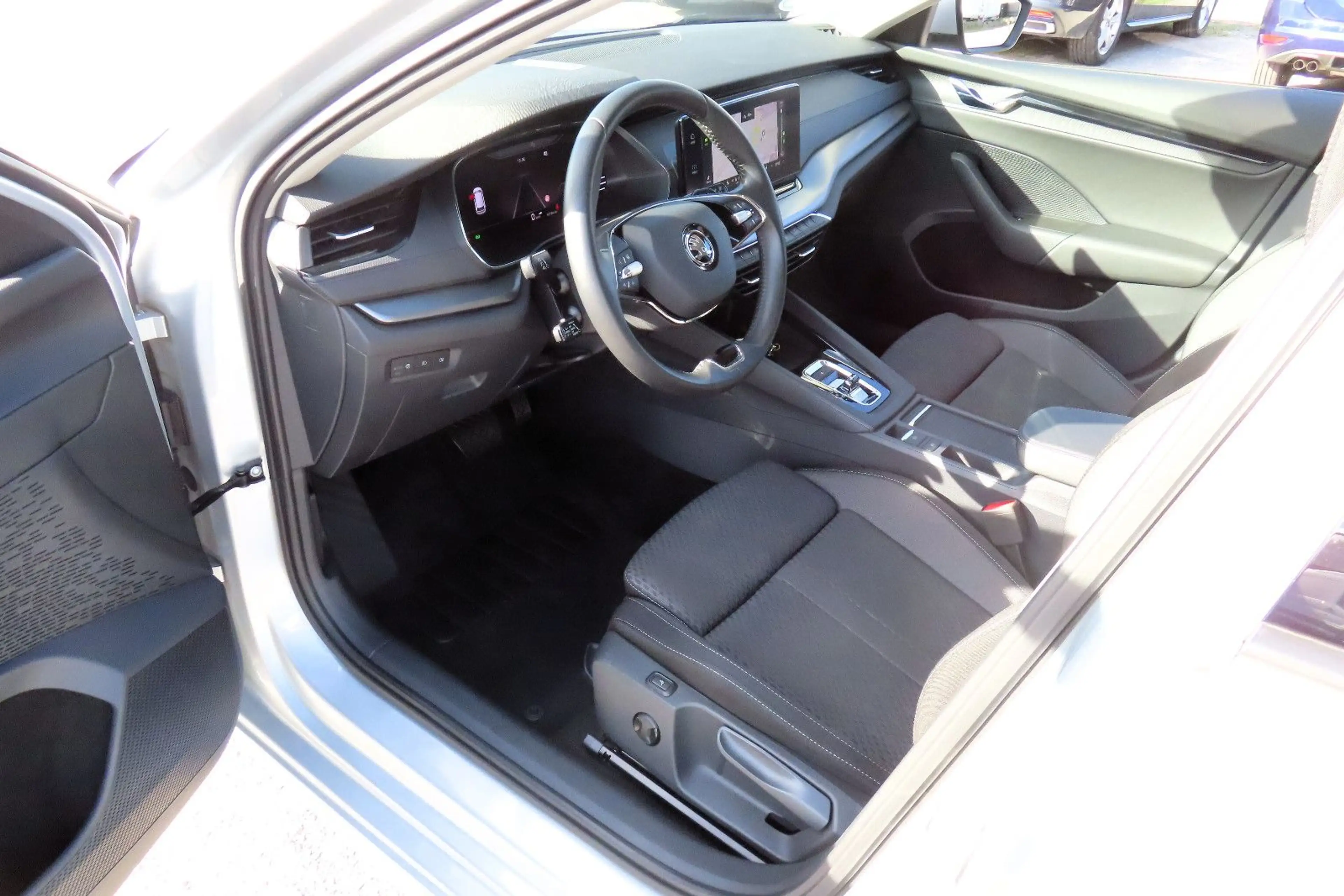 Skoda Octavia Combi 2,0 TDi DSG Navi Sportsitze LED CarPlay — photo 17