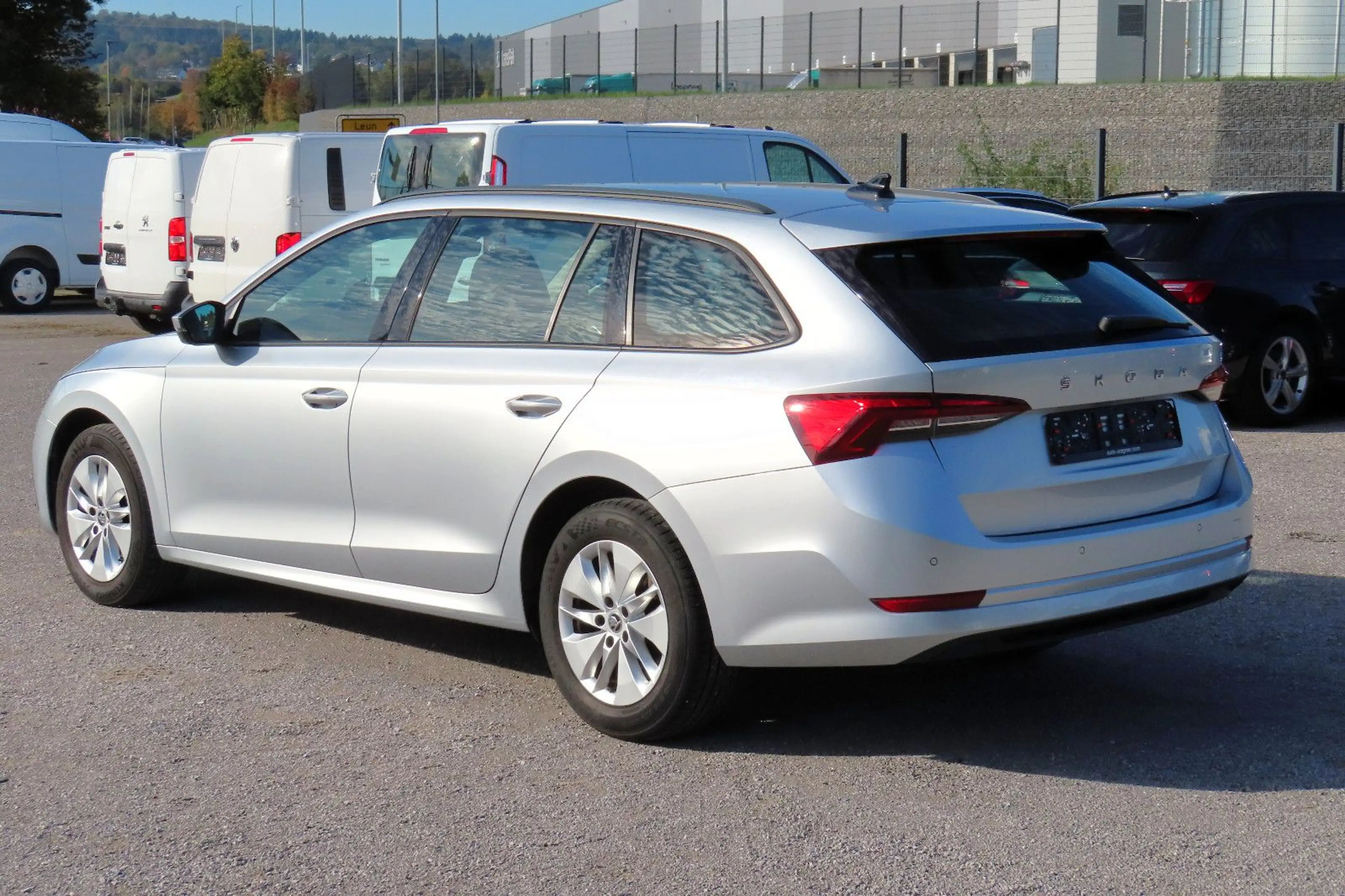 Skoda Octavia Combi 2,0 TDi DSG Navi Sportsitze LED CarPlay — photo 3