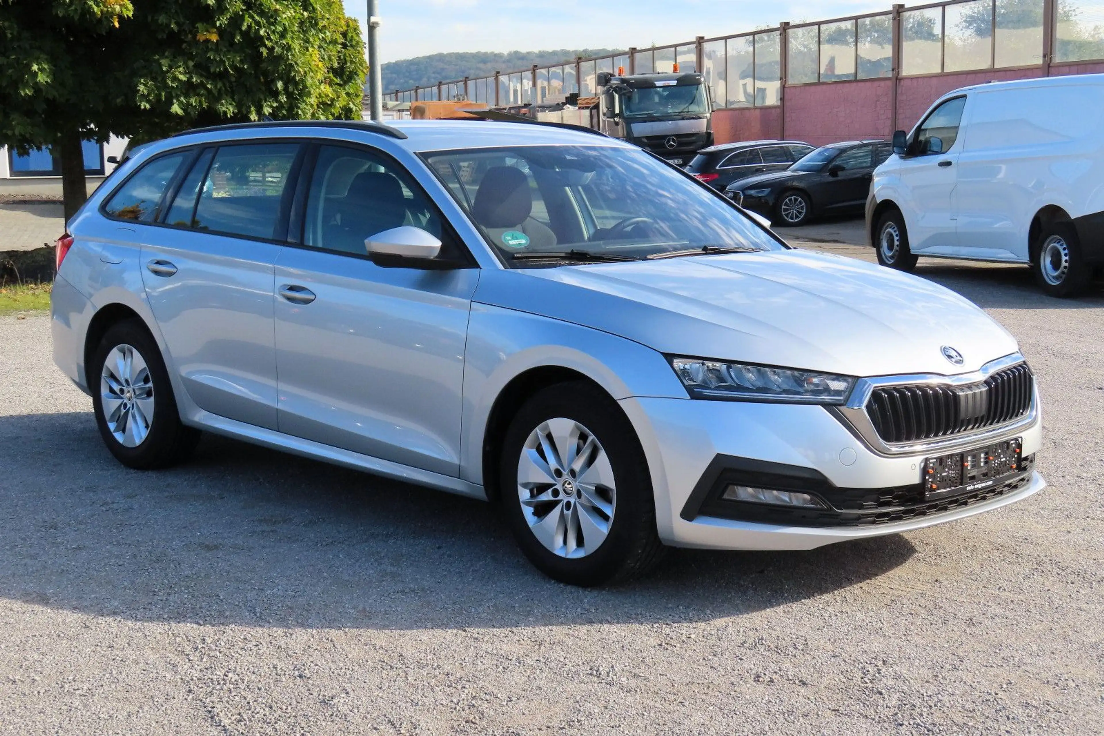 Skoda Octavia Combi 2,0 TDi DSG Navi Sportsitze LED CarPlay — photo 6