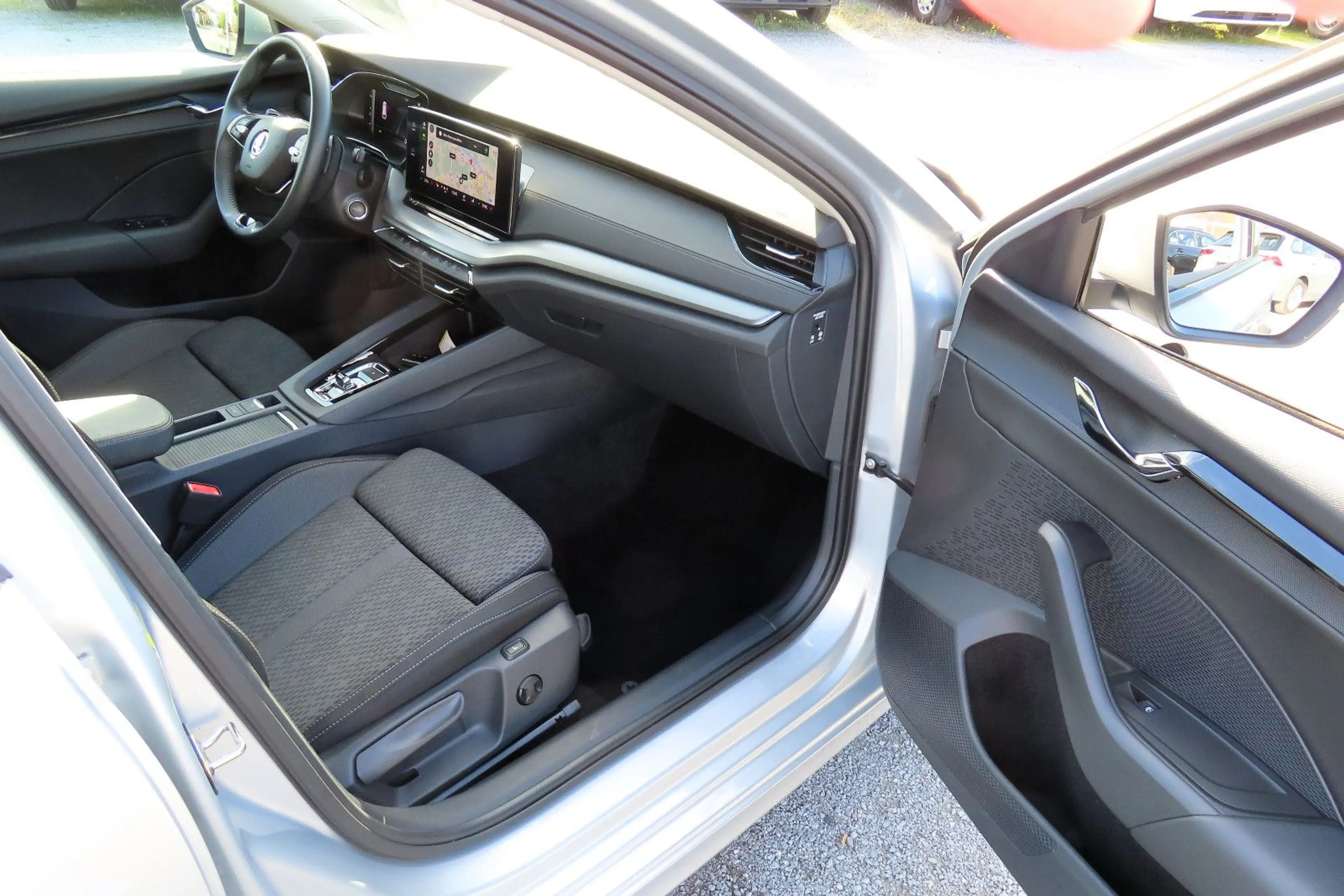 Skoda Octavia Combi 2,0 TDi DSG Navi Sportsitze LED CarPlay — photo 12