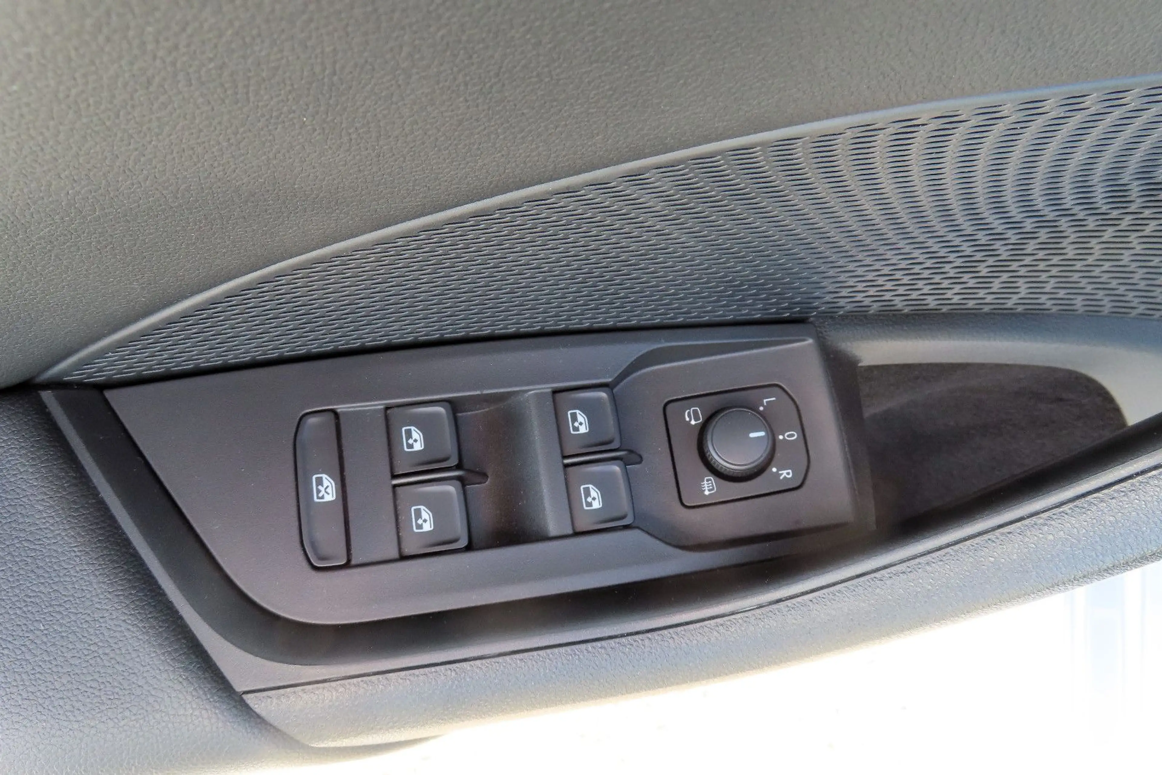 Skoda Octavia Combi 2,0 TDi DSG Navi Sportsitze LED CarPlay — photo 15