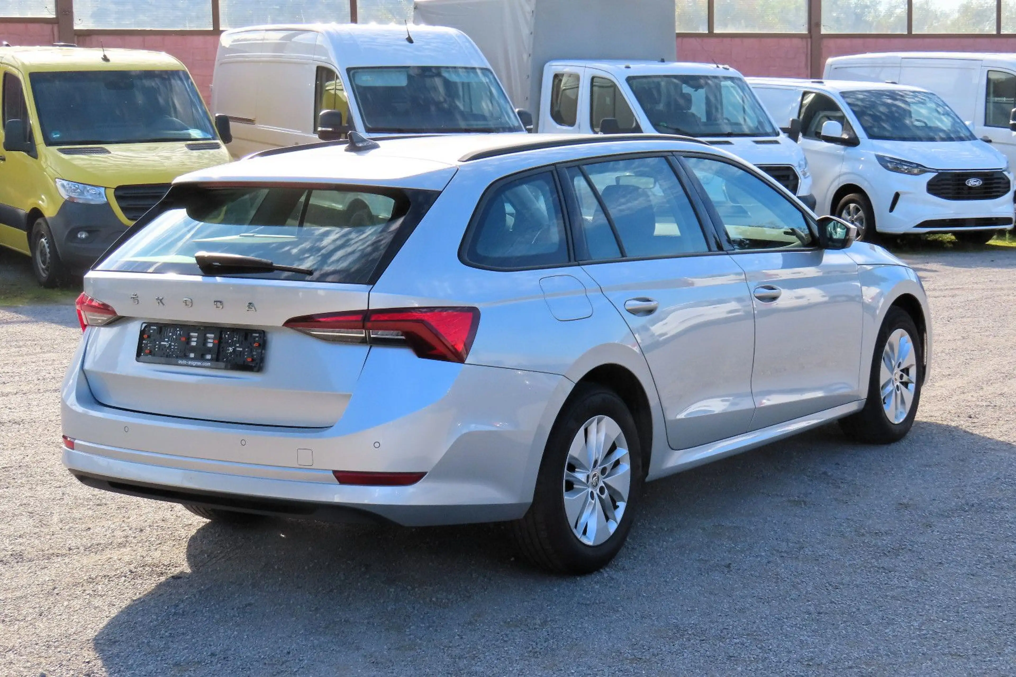 Skoda Octavia Combi 2,0 TDi DSG Navi Sportsitze LED CarPlay — photo 4