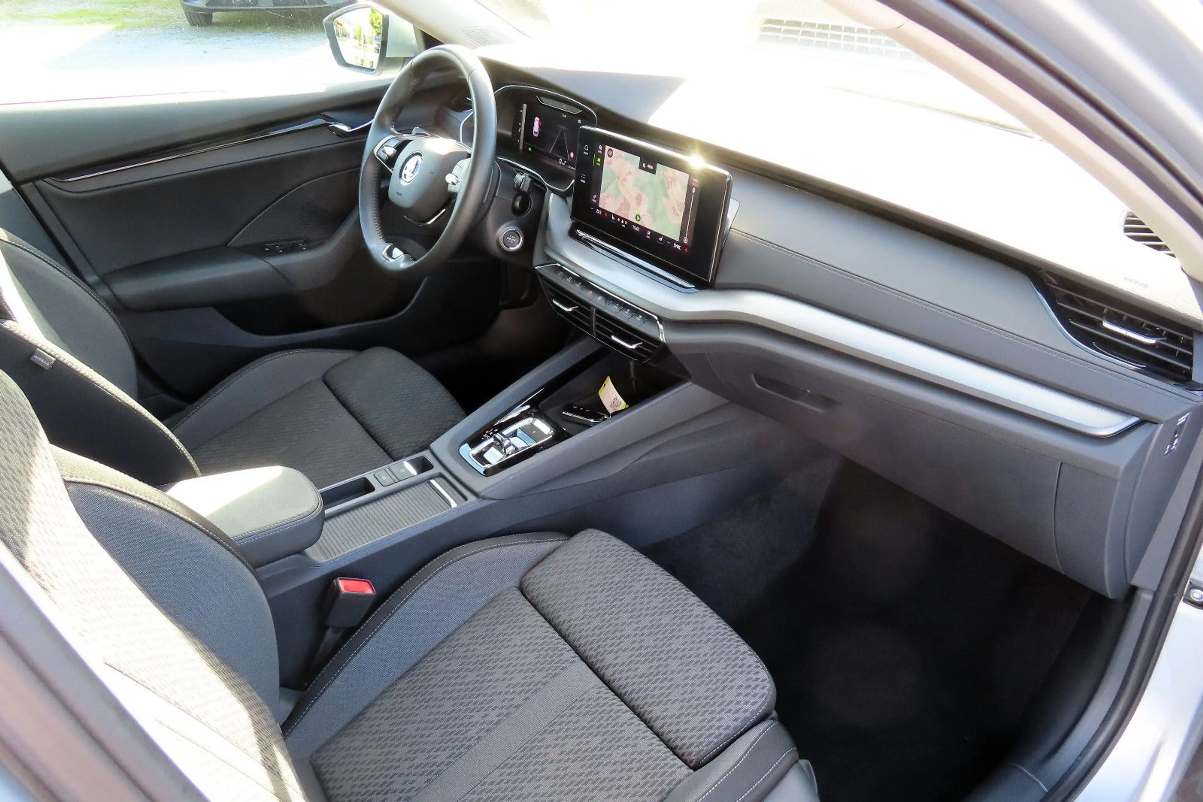 Skoda Octavia Combi 2,0 TDi DSG Navi Sportsitze LED CarPlay — photo 13