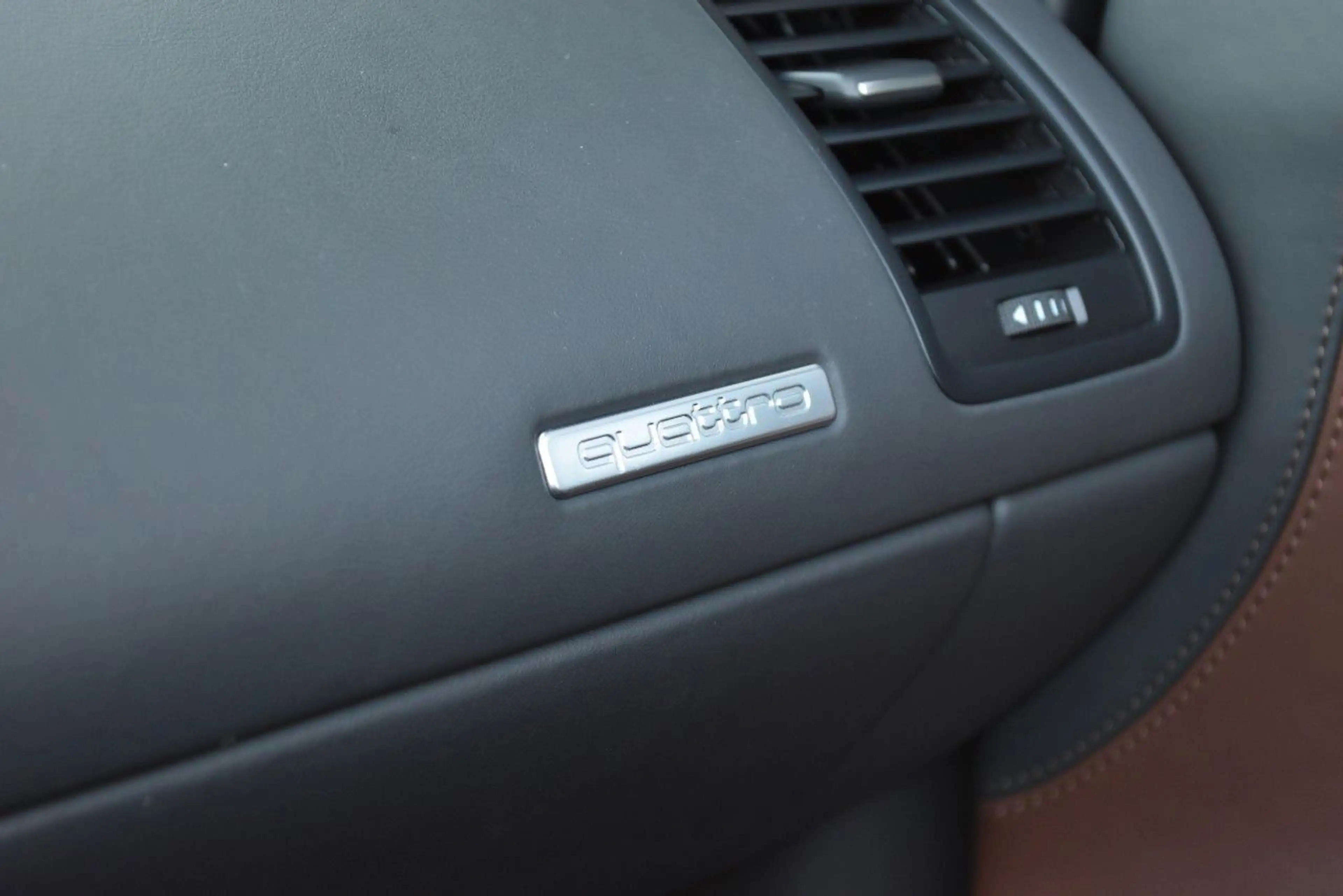 Audi R8 SPYDER 5.2 FSI QUATTRO R-TRONIC — photo 15