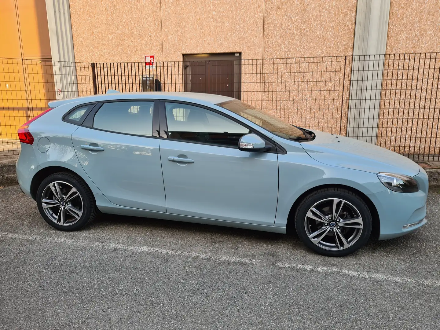 Volvo V40 D2 120cv Blu/Azzurro - 2