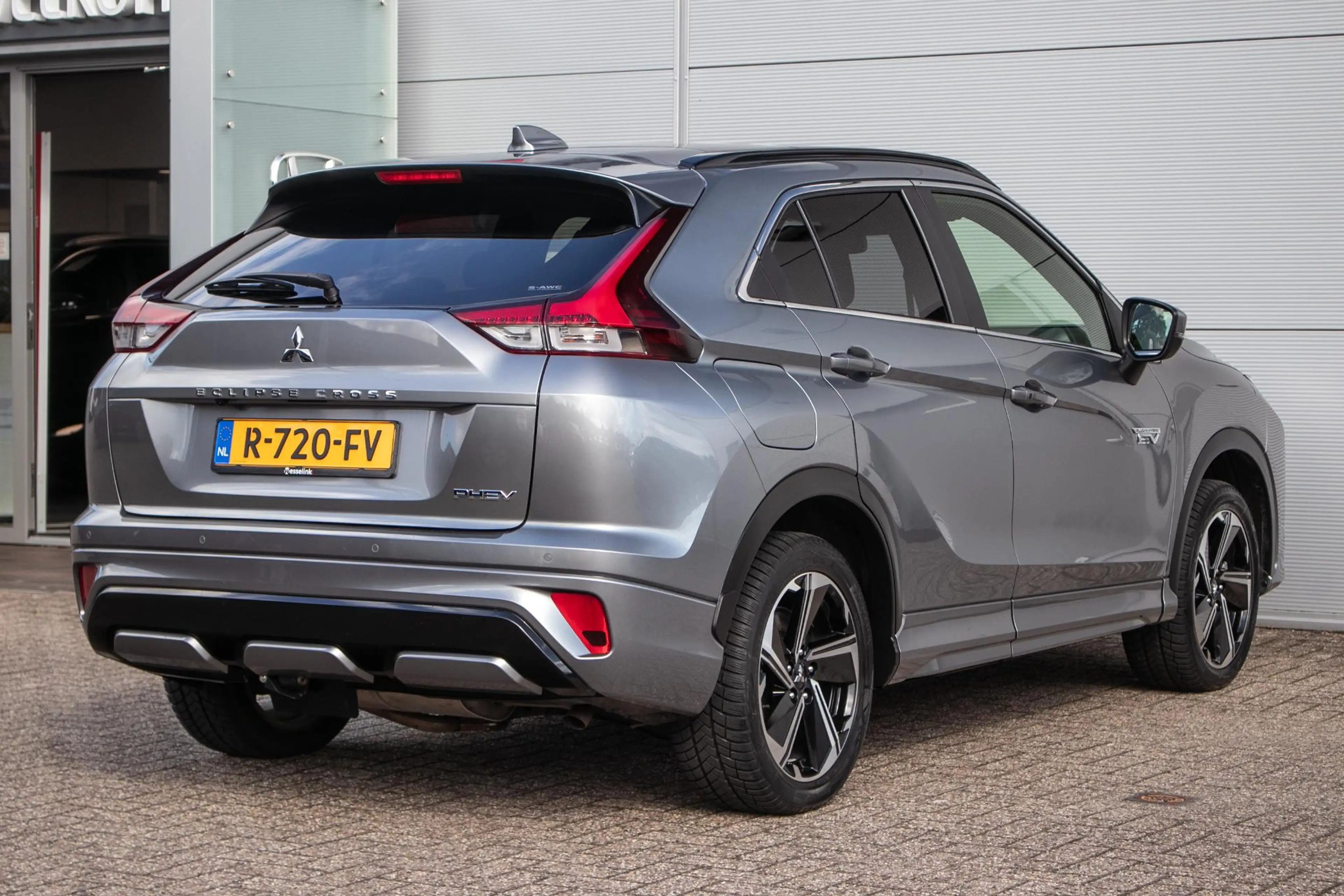 Mitsubishi Eclipse Cross 2.4 PHEV Prestige - Schuif/kanteldak | Stoel + stu — photo 2