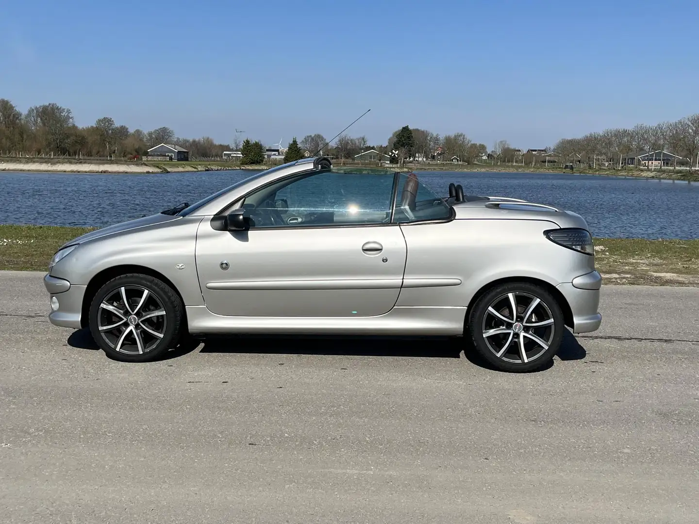Peugeot 206 CC 1.6-16V Roland Garros Clima, radio Grau - 2