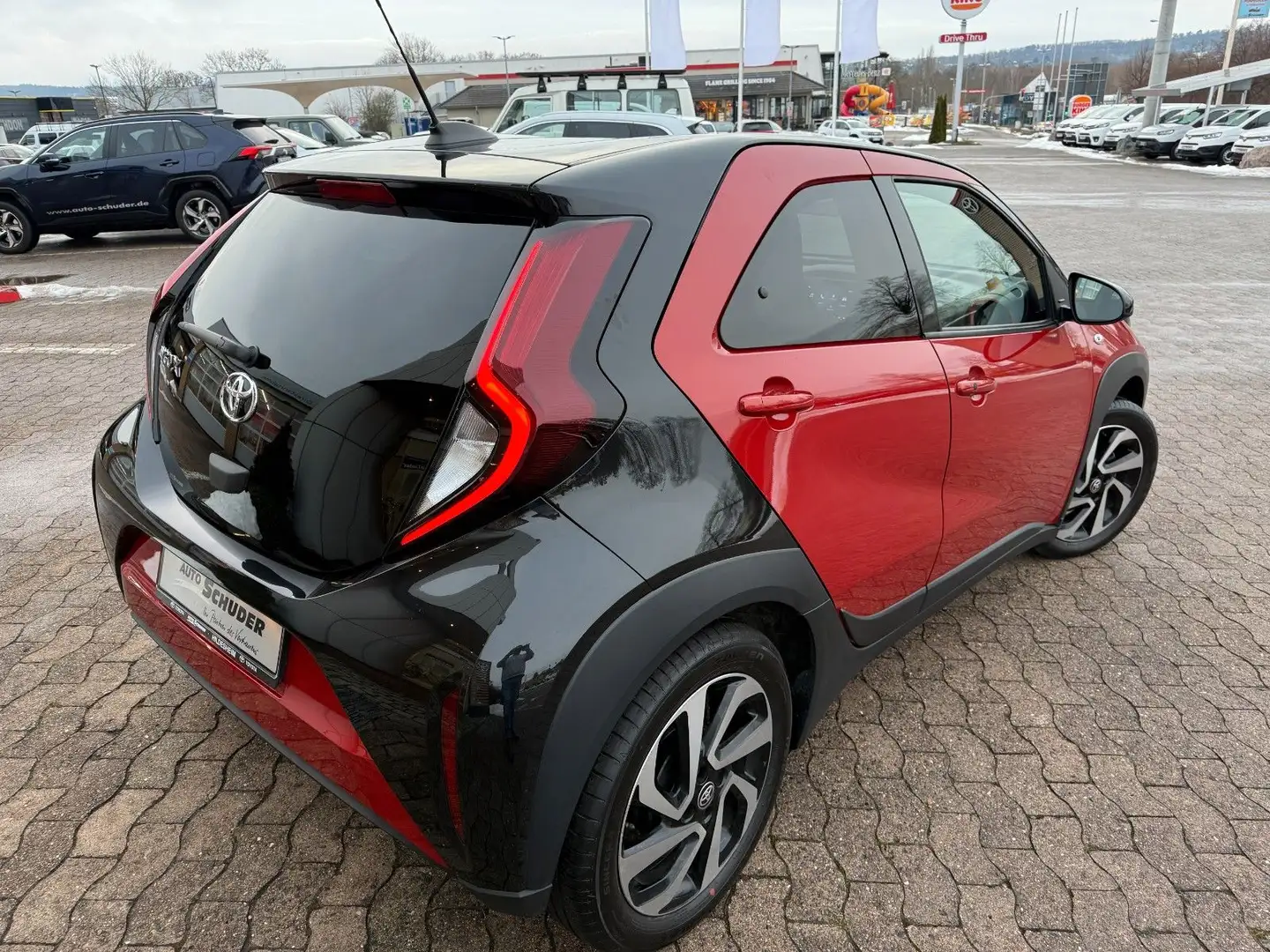 Toyota Aygo X Pulse **STANDHEIZUNG** Rouge - 2