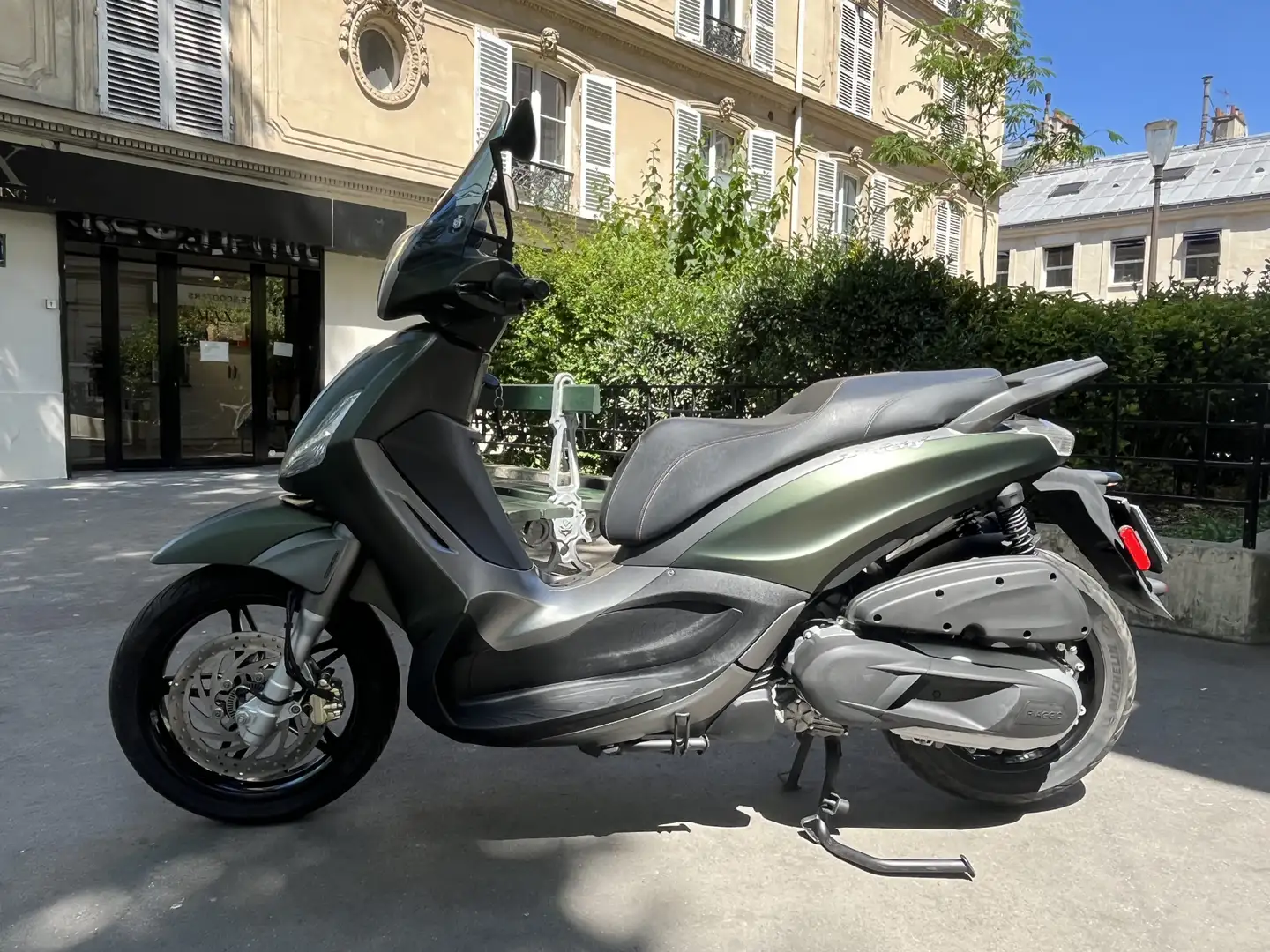 Piaggio Beverly 350 Verde - 2