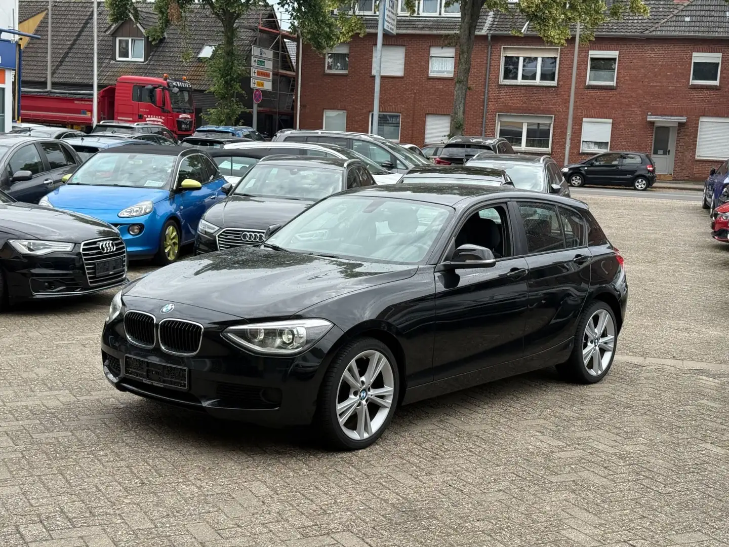BMW 116 i *NAVI*XENON*SHZ*MFL*PDC*** Schwarz - 1