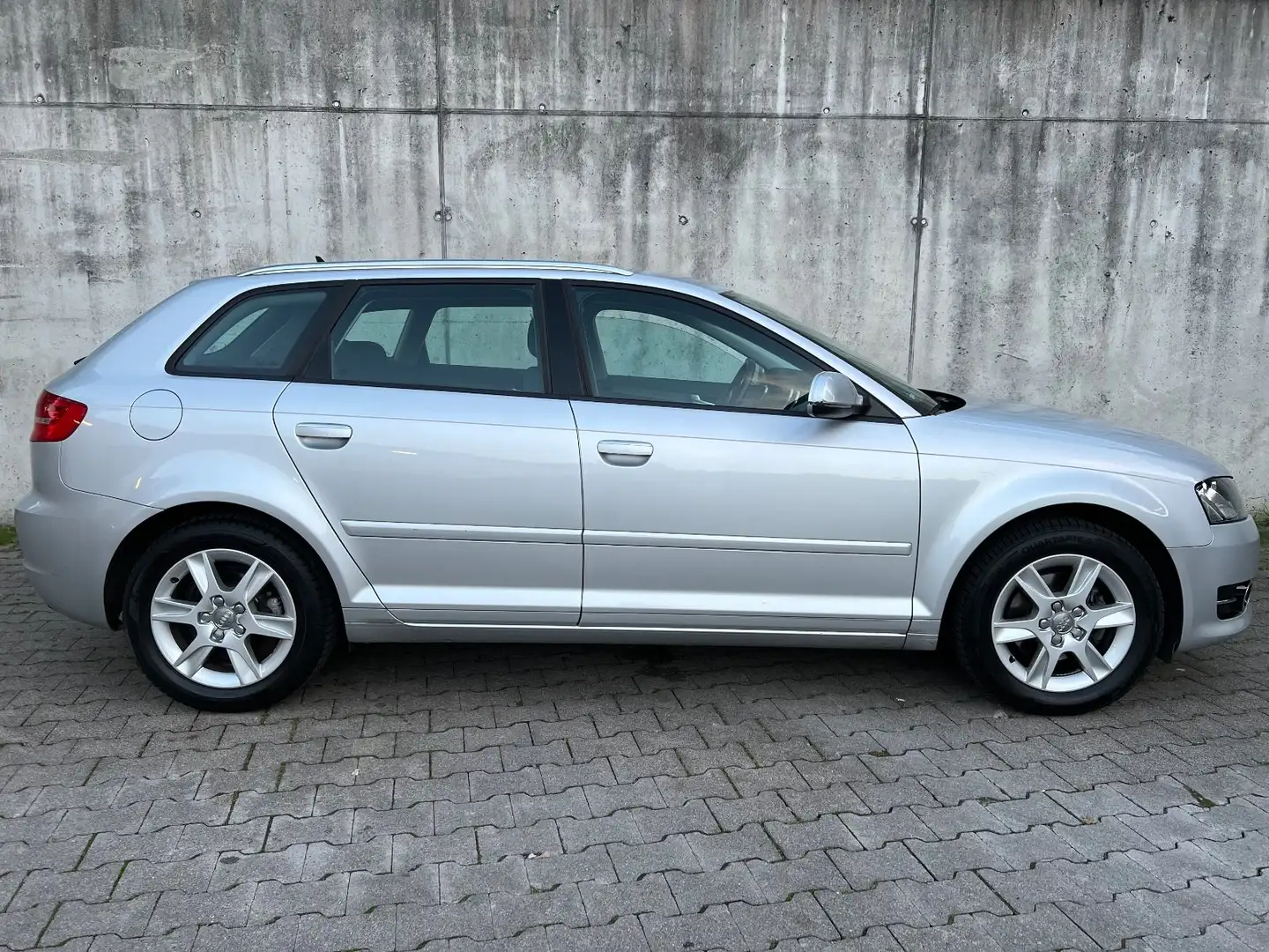 Audi A3 1.4TFSI Attract. Sportback*2.Hand*Navi*SitzHz Argent - 2