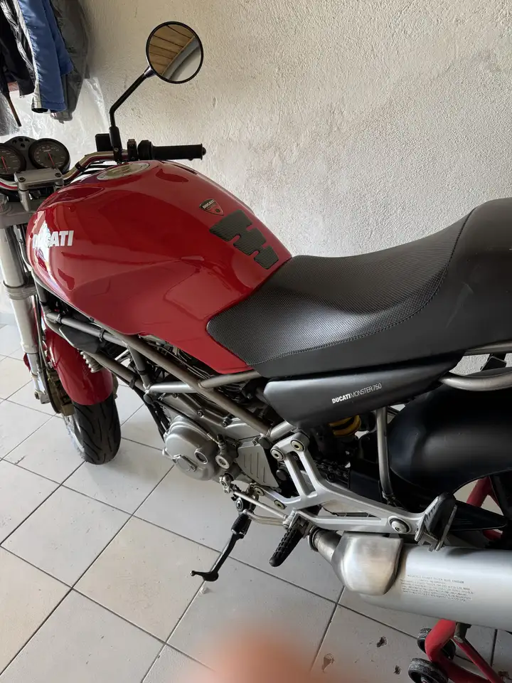 Ducati Monster 750