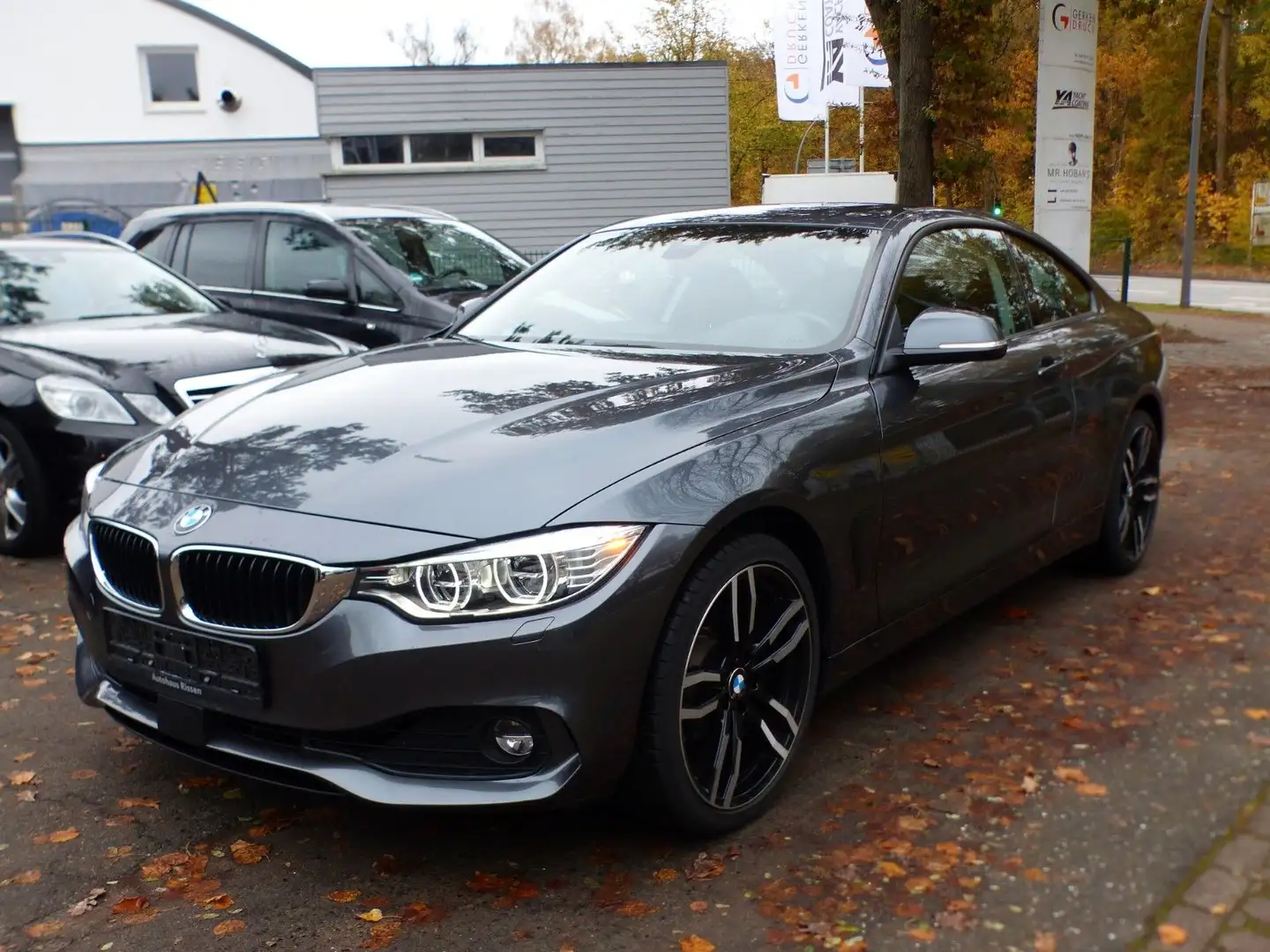 BMW 420 i Coupe xDrive Aut. HeadUp SpurAs 8fchb AHK Grau - 1
