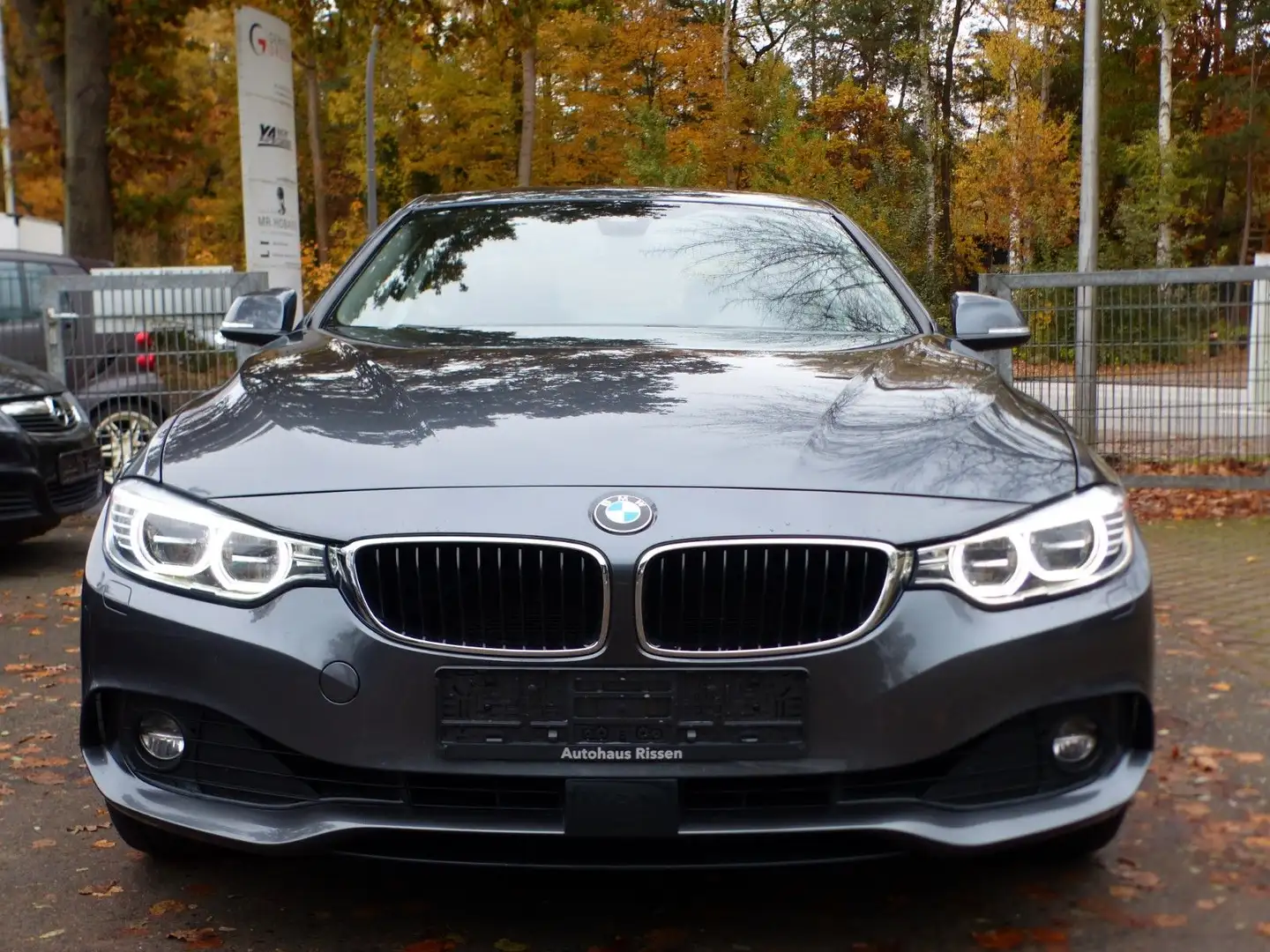 BMW 420 i Coupe xDrive Aut. HeadUp SpurAs 8fchb AHK Grau - 2