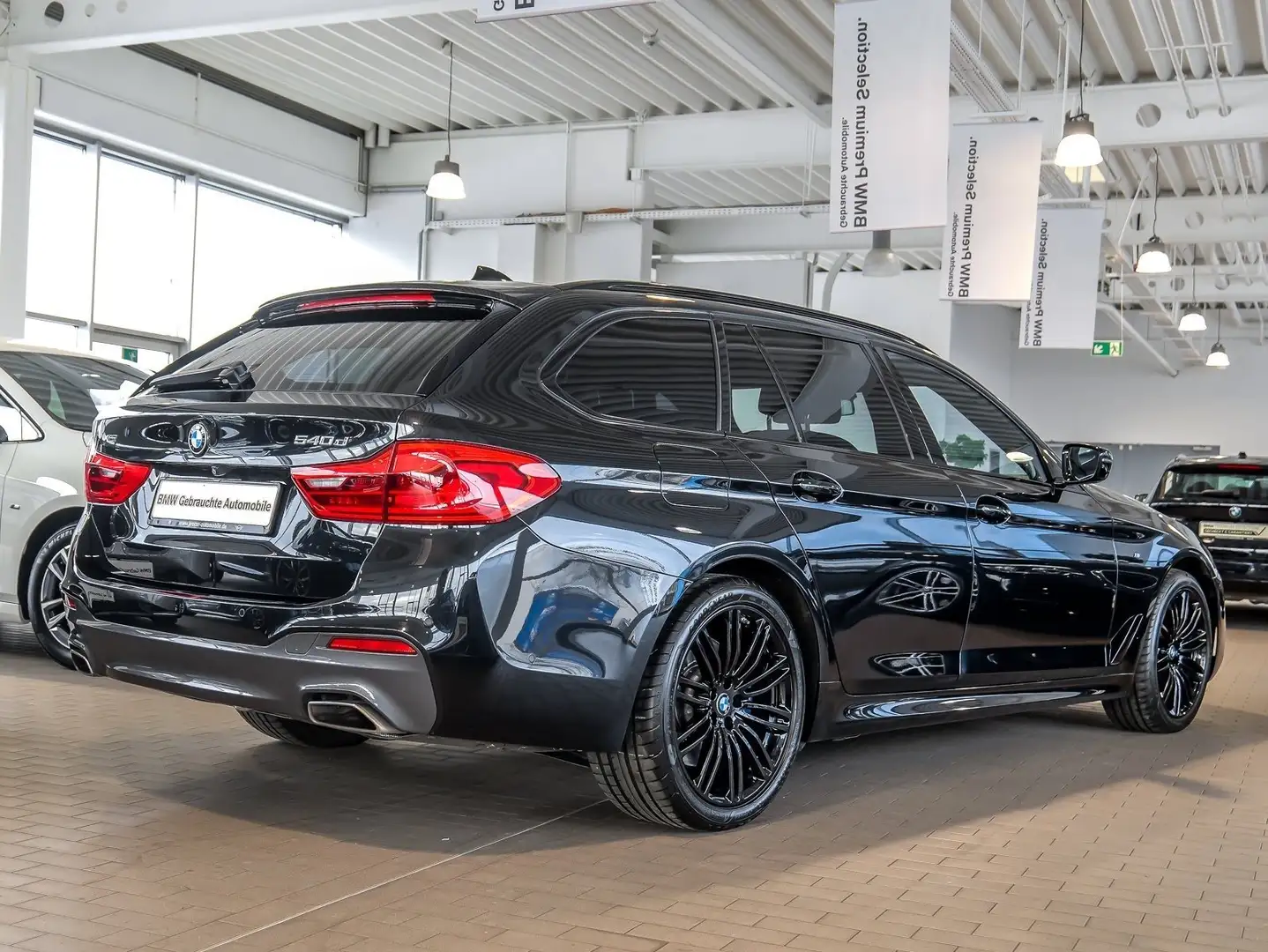 BMW 540 d xDrive Touring MSport AHK ACC HeadUp Pano Schwarz - 2