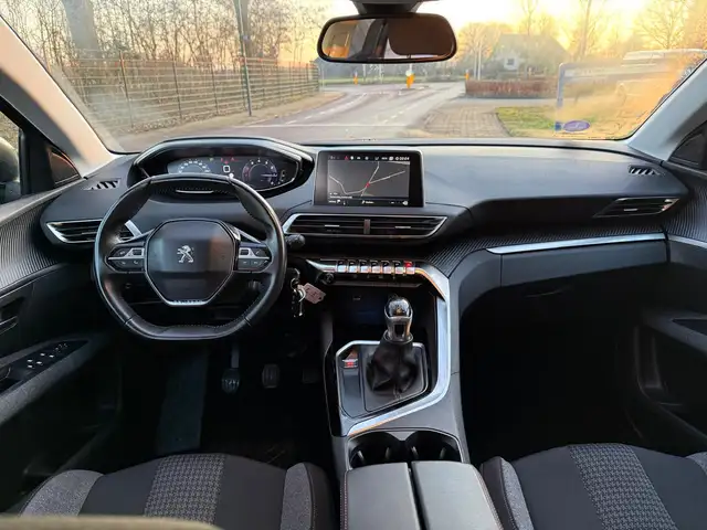 Peugeot 5008 view 12