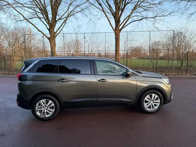 Peugeot 5008 view 7