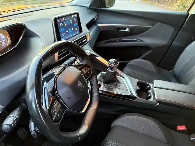 Peugeot 5008 view 13