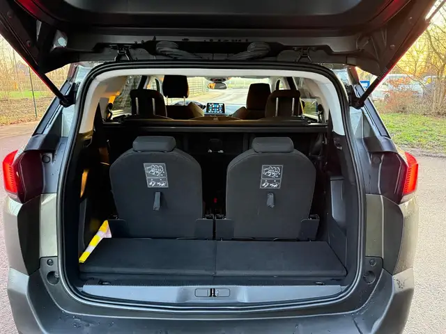 Peugeot 5008 view 10