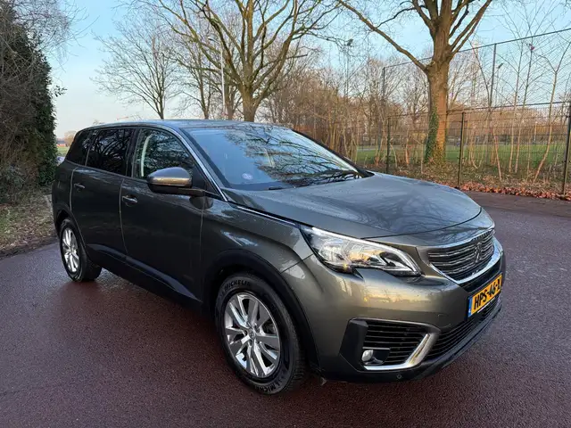 Peugeot 5008 view 8