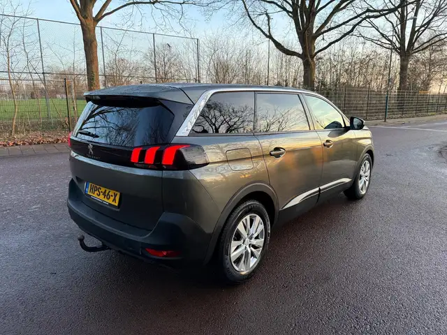 Peugeot 5008 view 6