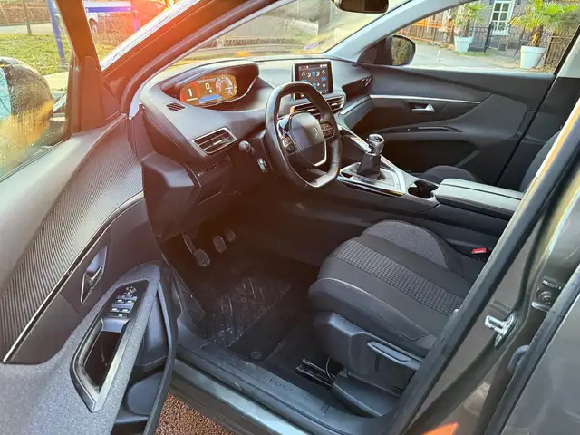 Peugeot 5008 view 11