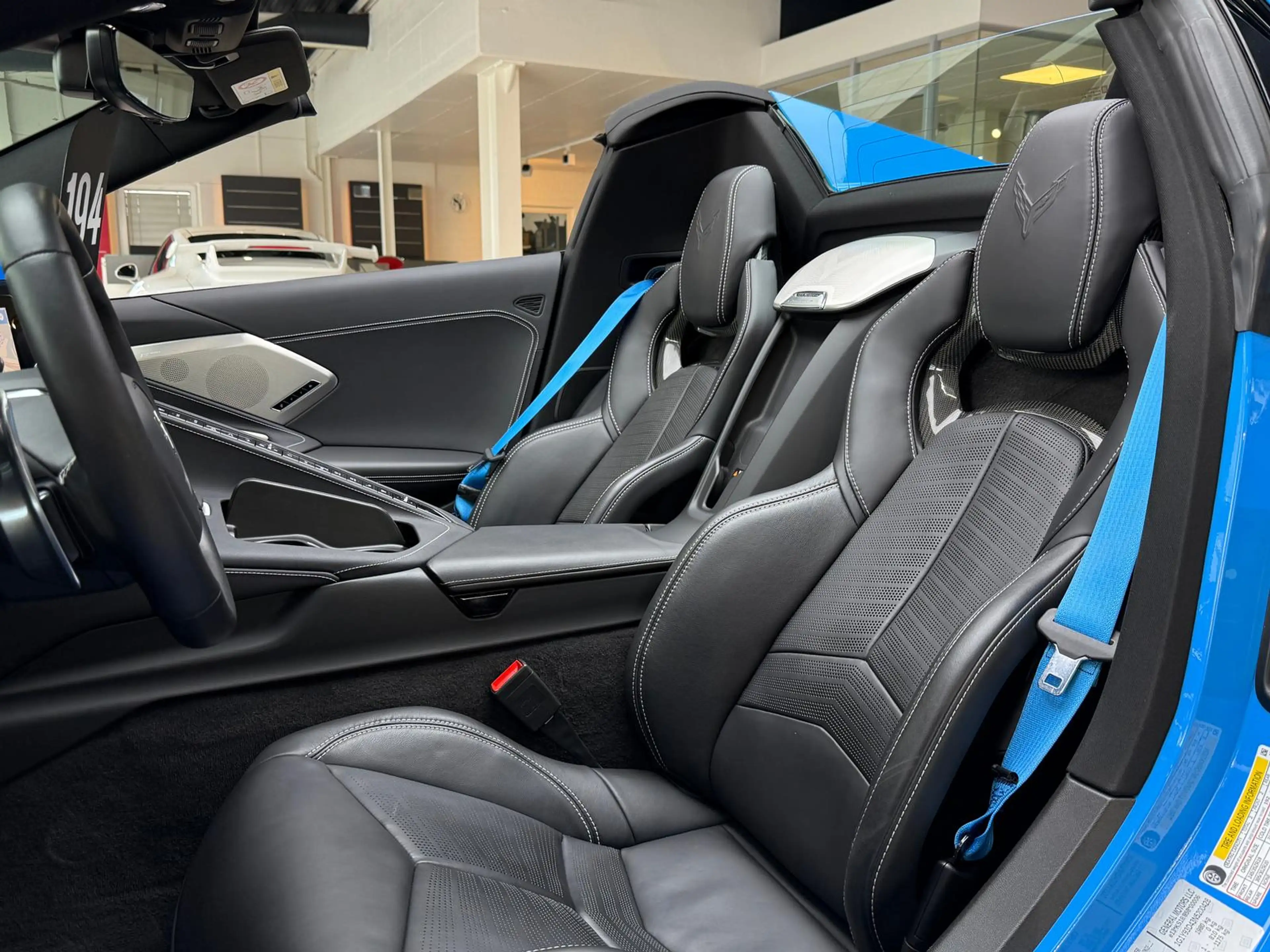 Corvette C8 Cabrio Stingray 2LT  Targa*LIFT*HuD*Dt.Fzg — photo 18