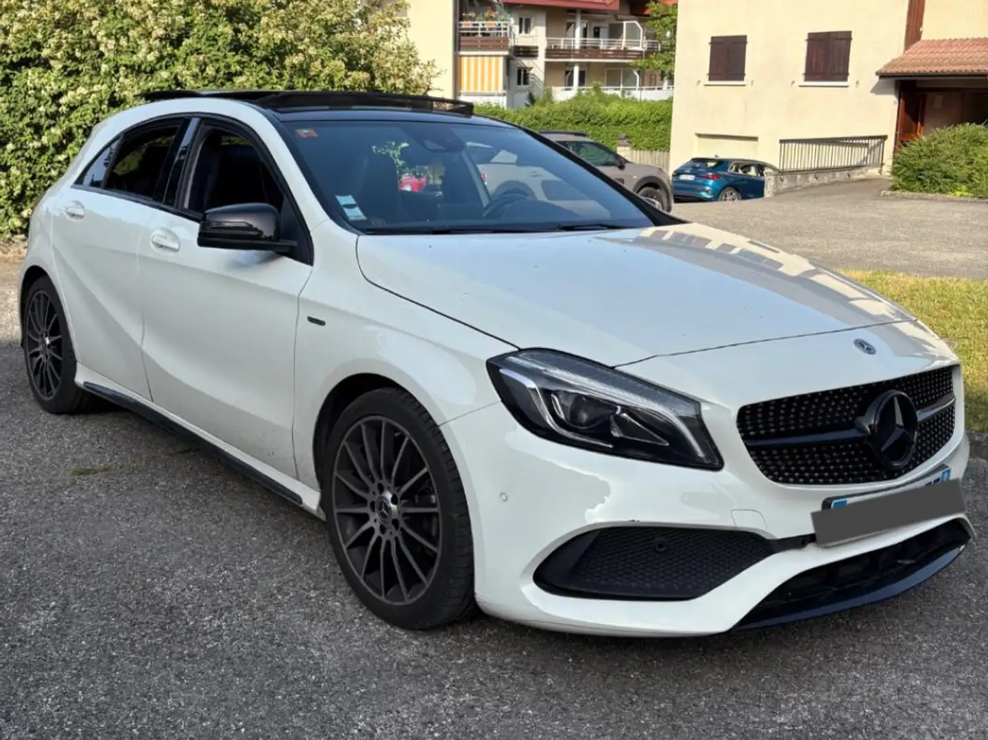 Mercedes-Benz A 180 Classe A 180 7G-DCT WhiteArt Edition Blanc - 2