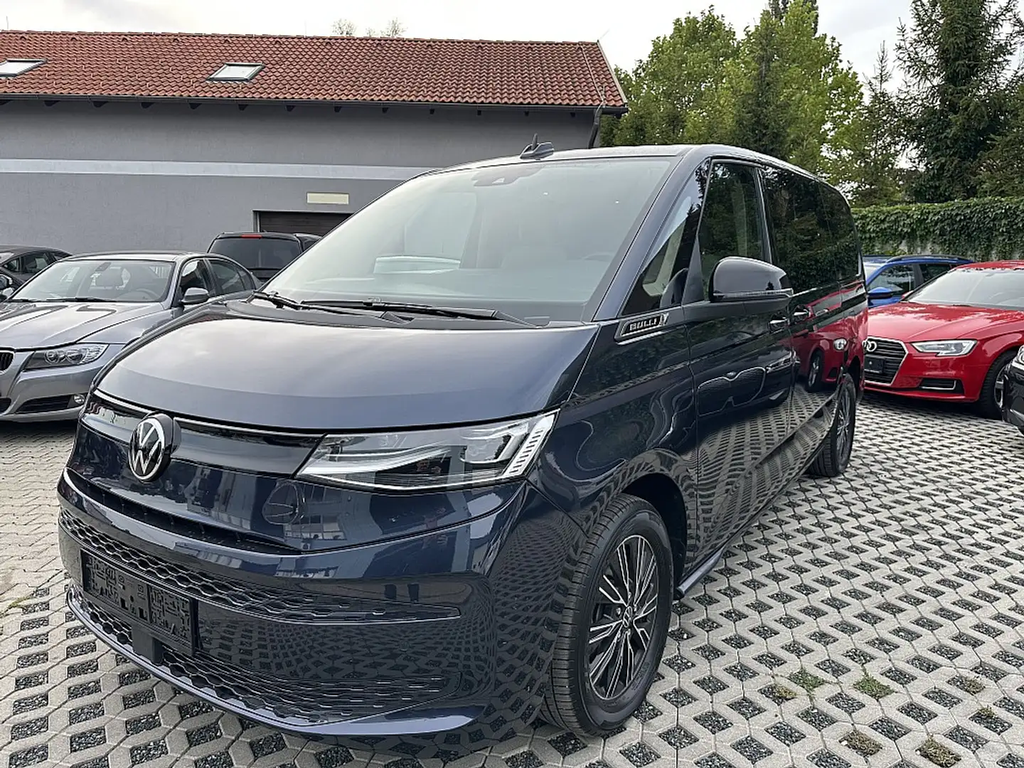 Volkswagen T7 Multivan TSI Business ÜH eHybrid PHEV Aut. Blau - 2