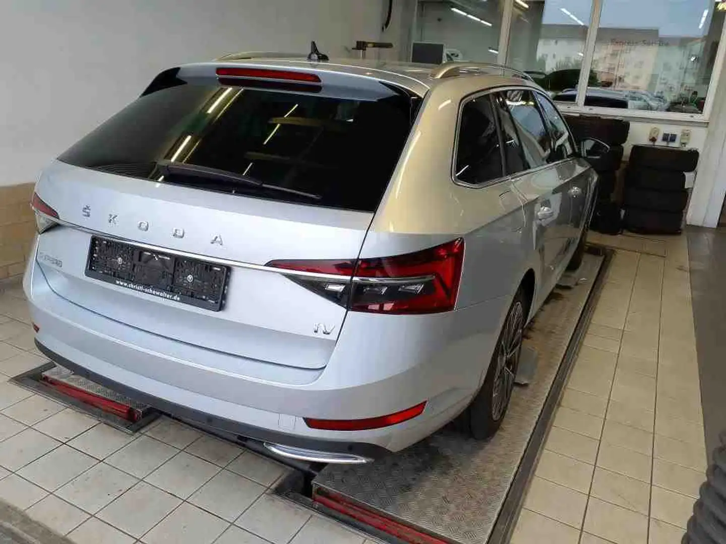 Skoda Superb iV Combi L&K 1.4TSI 160kW*NAVI*AHK*STDHZG Argent - 2