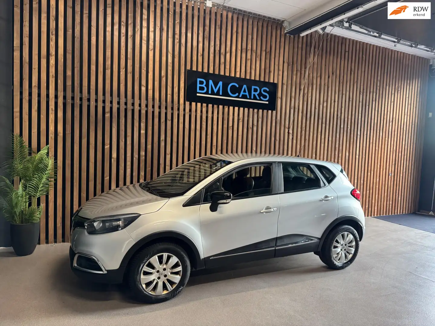 Renault Captur 0.9 TCe Dynamique Airco, Navigatie, Trekhaak Grijs - 1