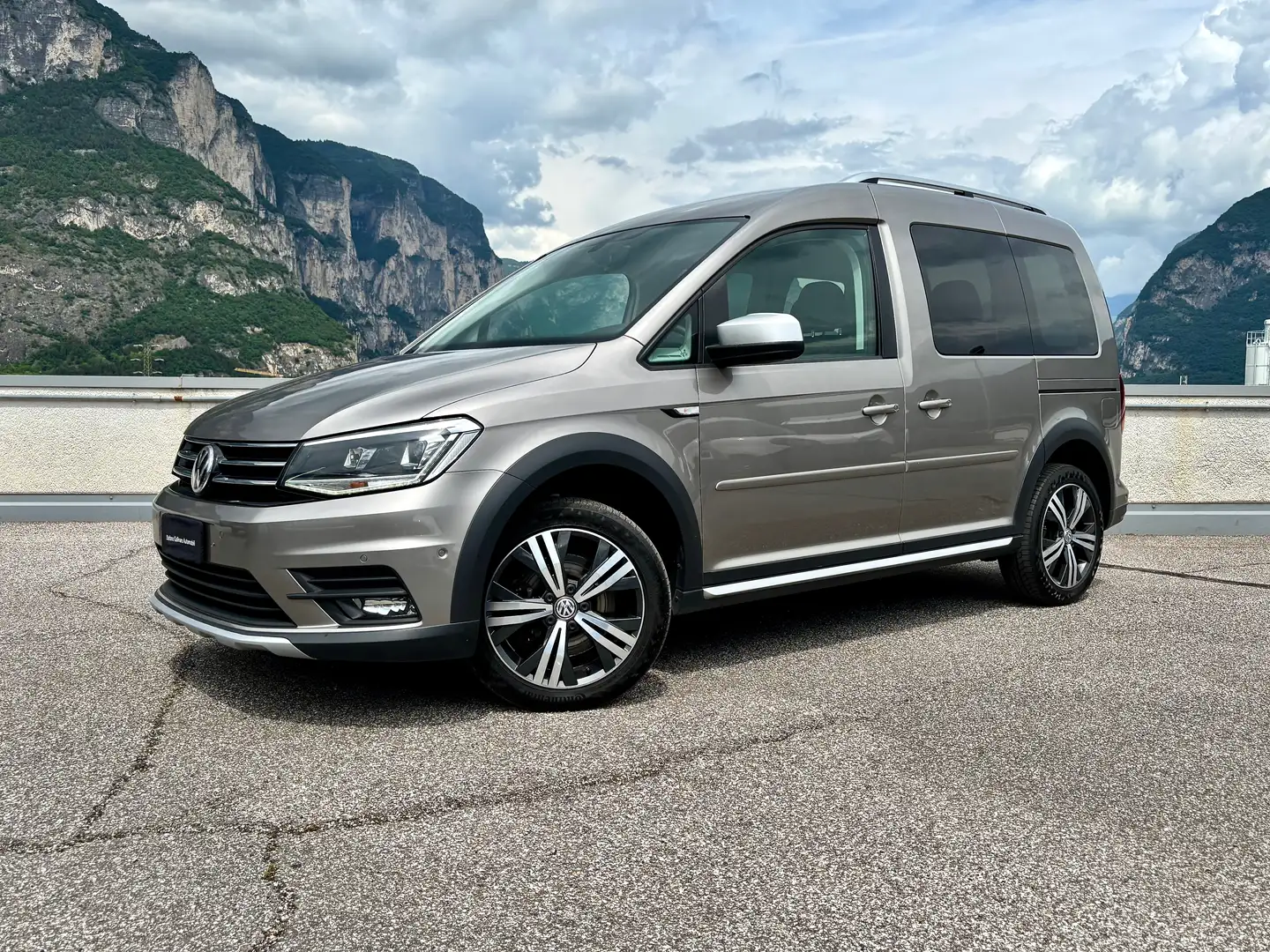 Volkswagen Caddy 2.0 TDI 150cv Alltrack "Webasto+Gancio+WinterPack" Grigio - 1
