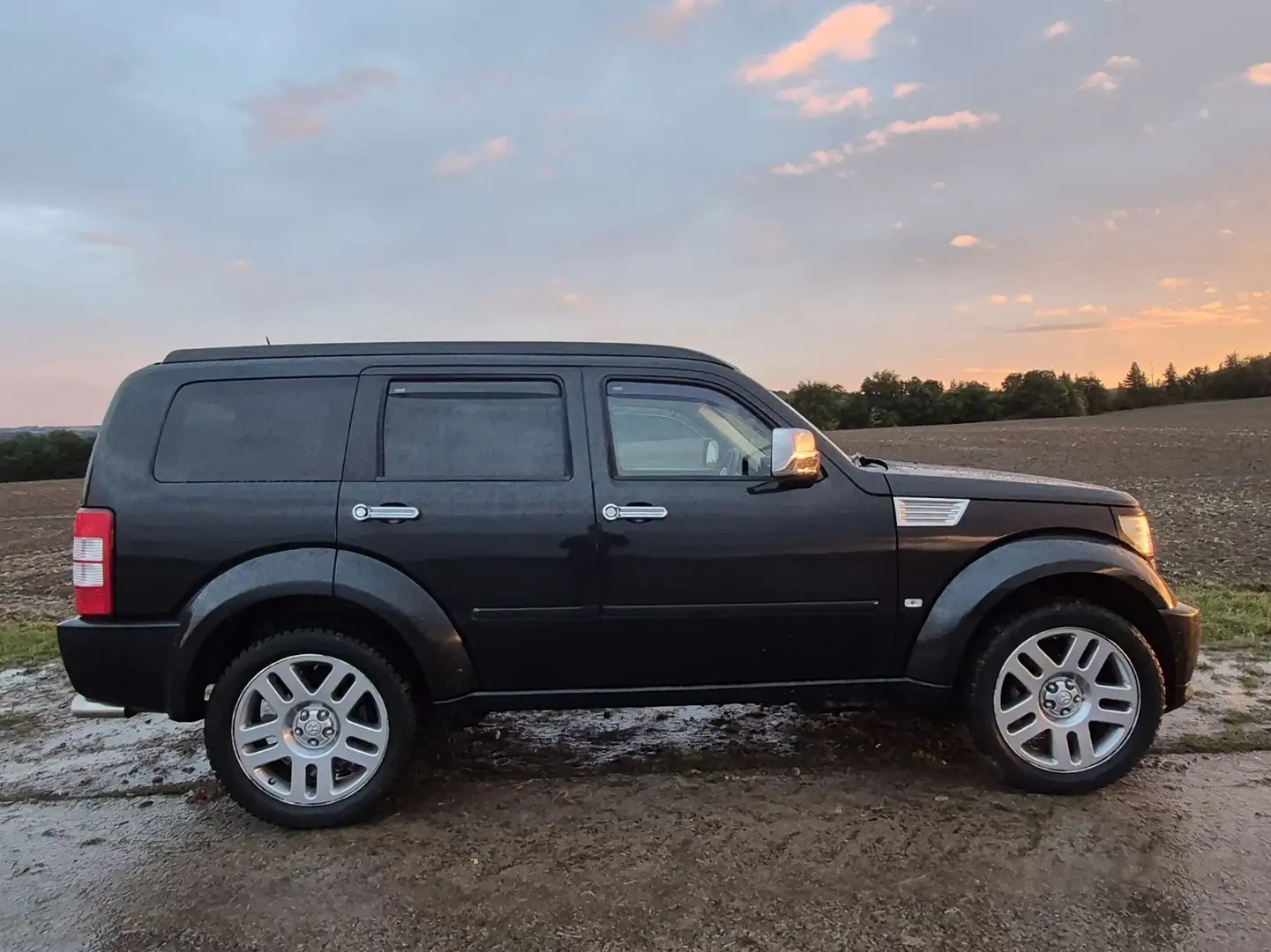 Dodge Nitro 2.8 CRD DPF Automatik R/T Schwarz - 1
