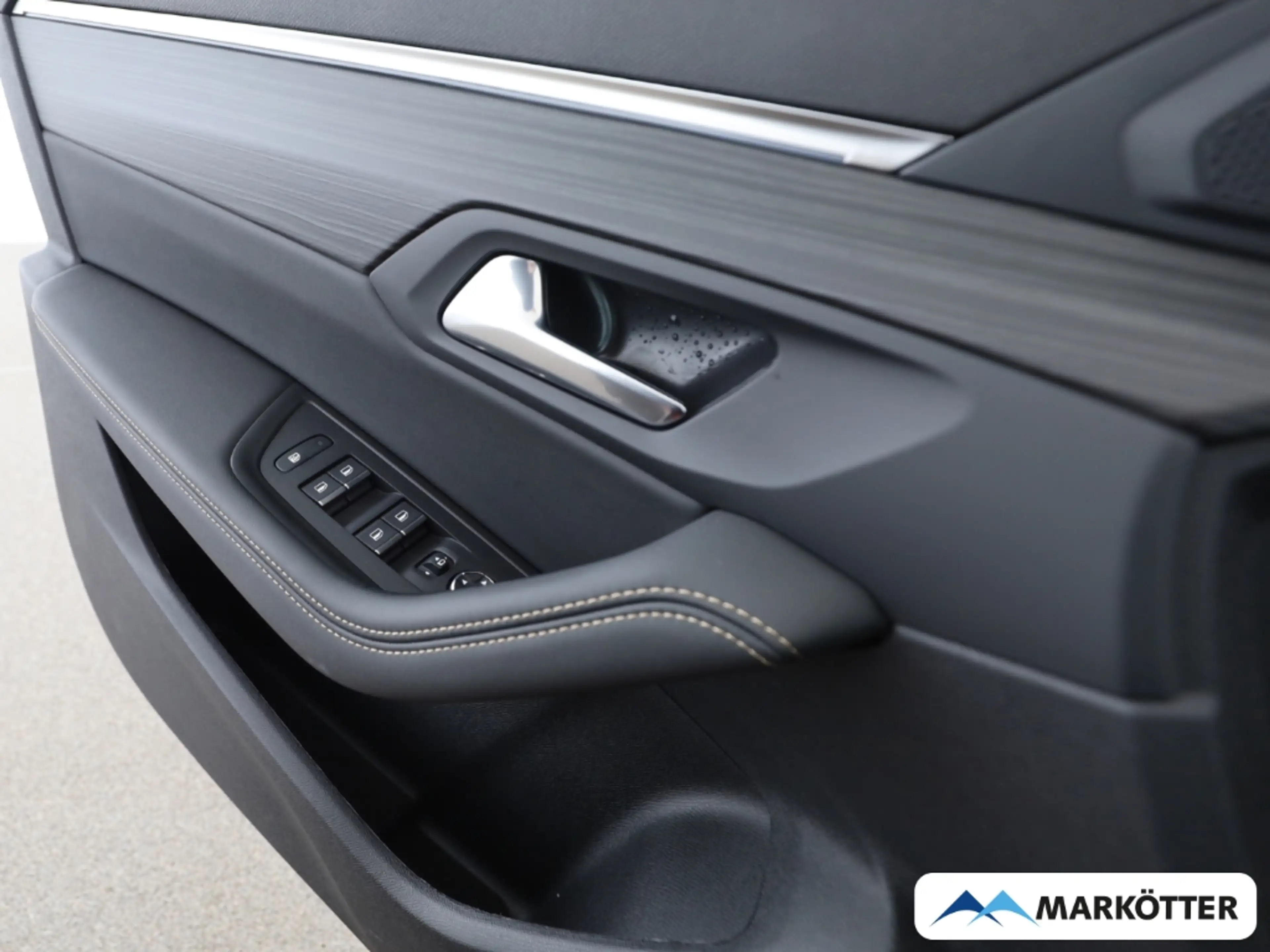 Peugeot 508 SW GT Plug-In Hybrid 225/360°CAM/LED-Matrix — photo 13