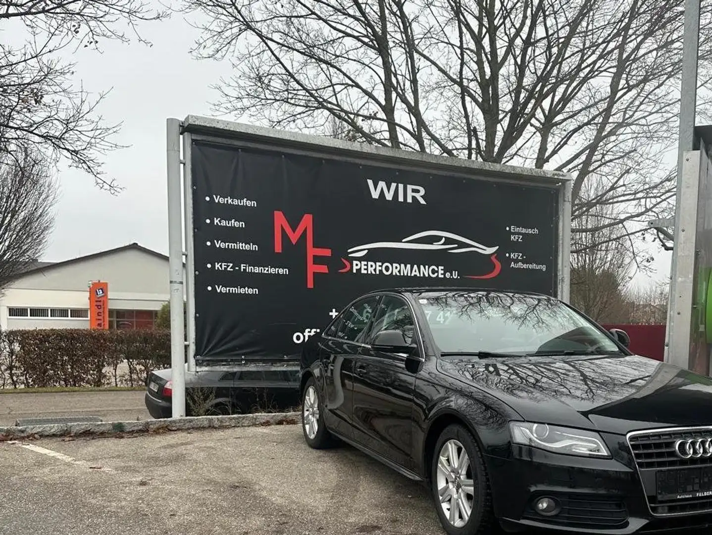 Audi A4 Attraction Schwarz - 2