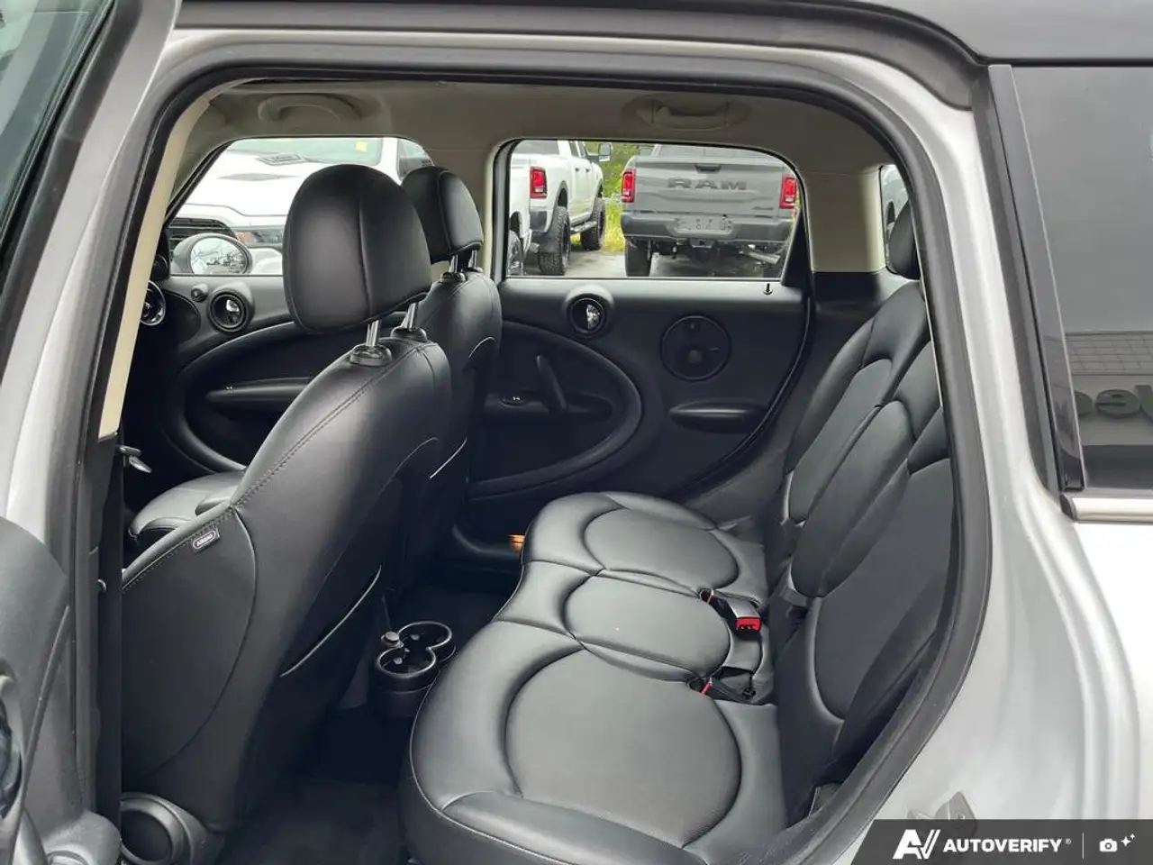 MINI Cooper Countryman снимка MINI Cooper Countryman