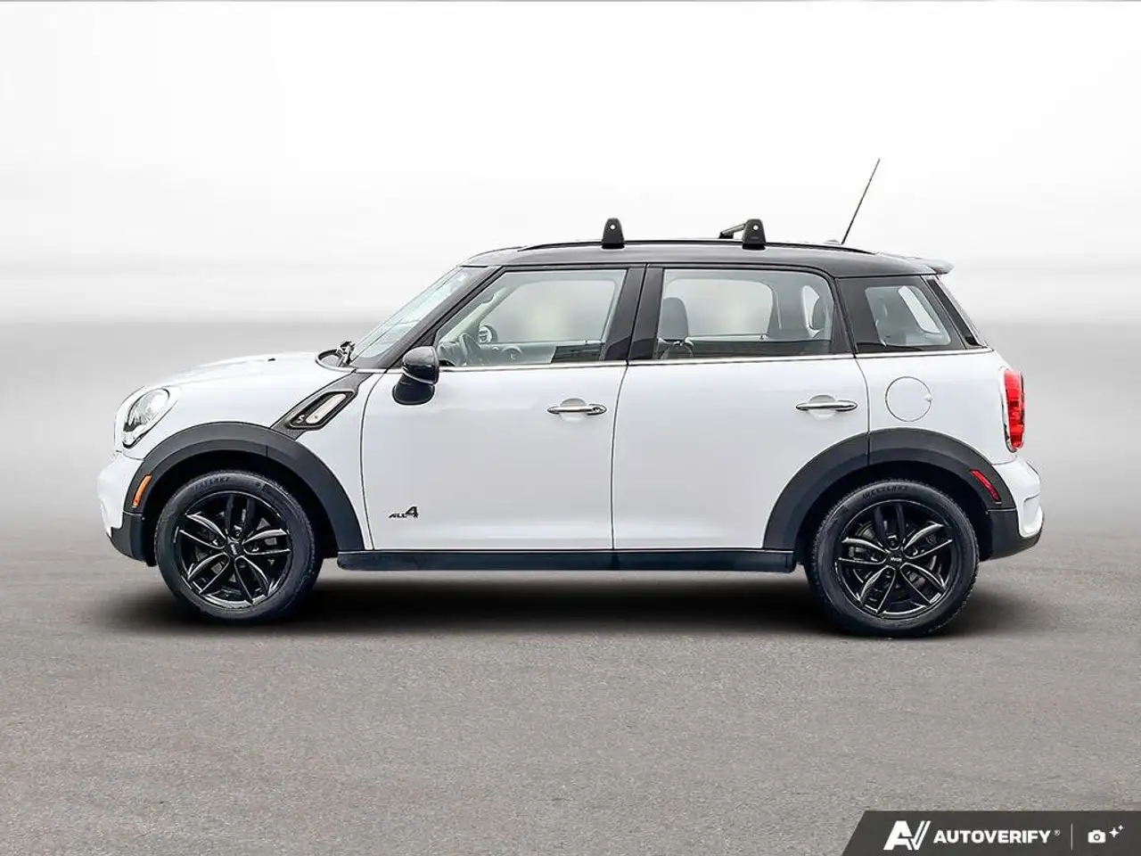 MINI Cooper Countryman снимка MINI Cooper Countryman