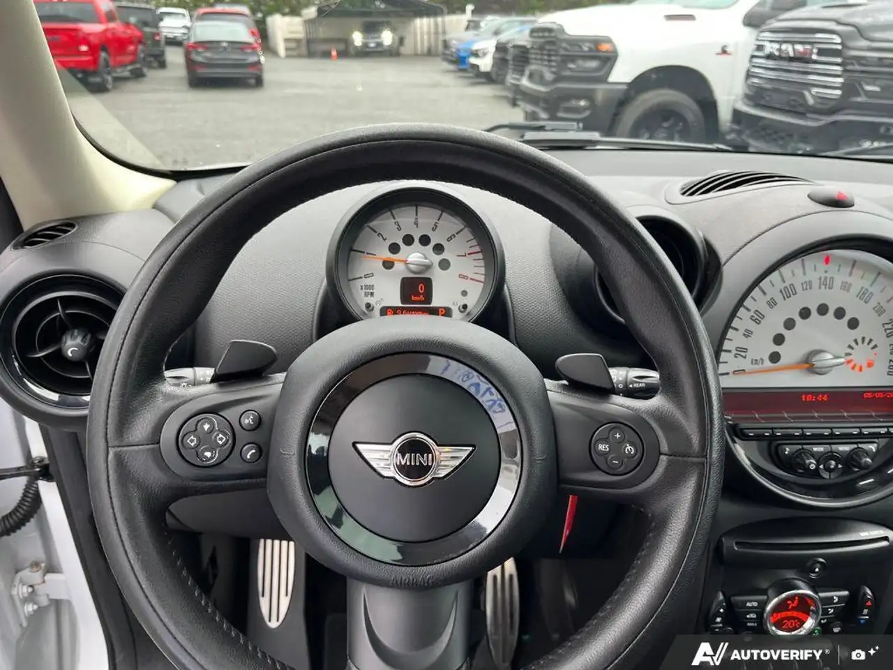 MINI Cooper Countryman снимка MINI Cooper Countryman
