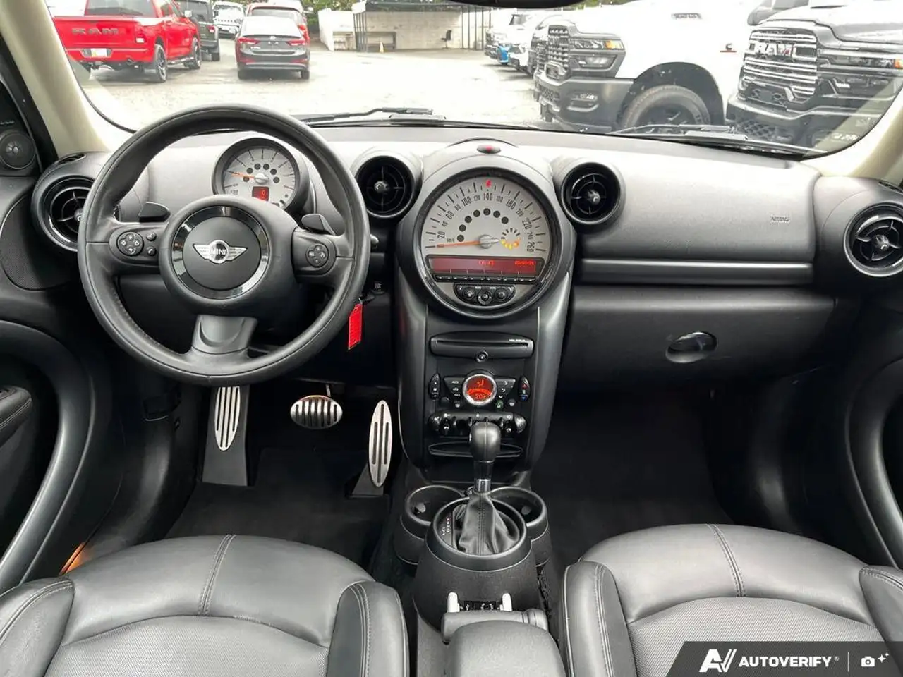 MINI Cooper Countryman снимка MINI Cooper Countryman