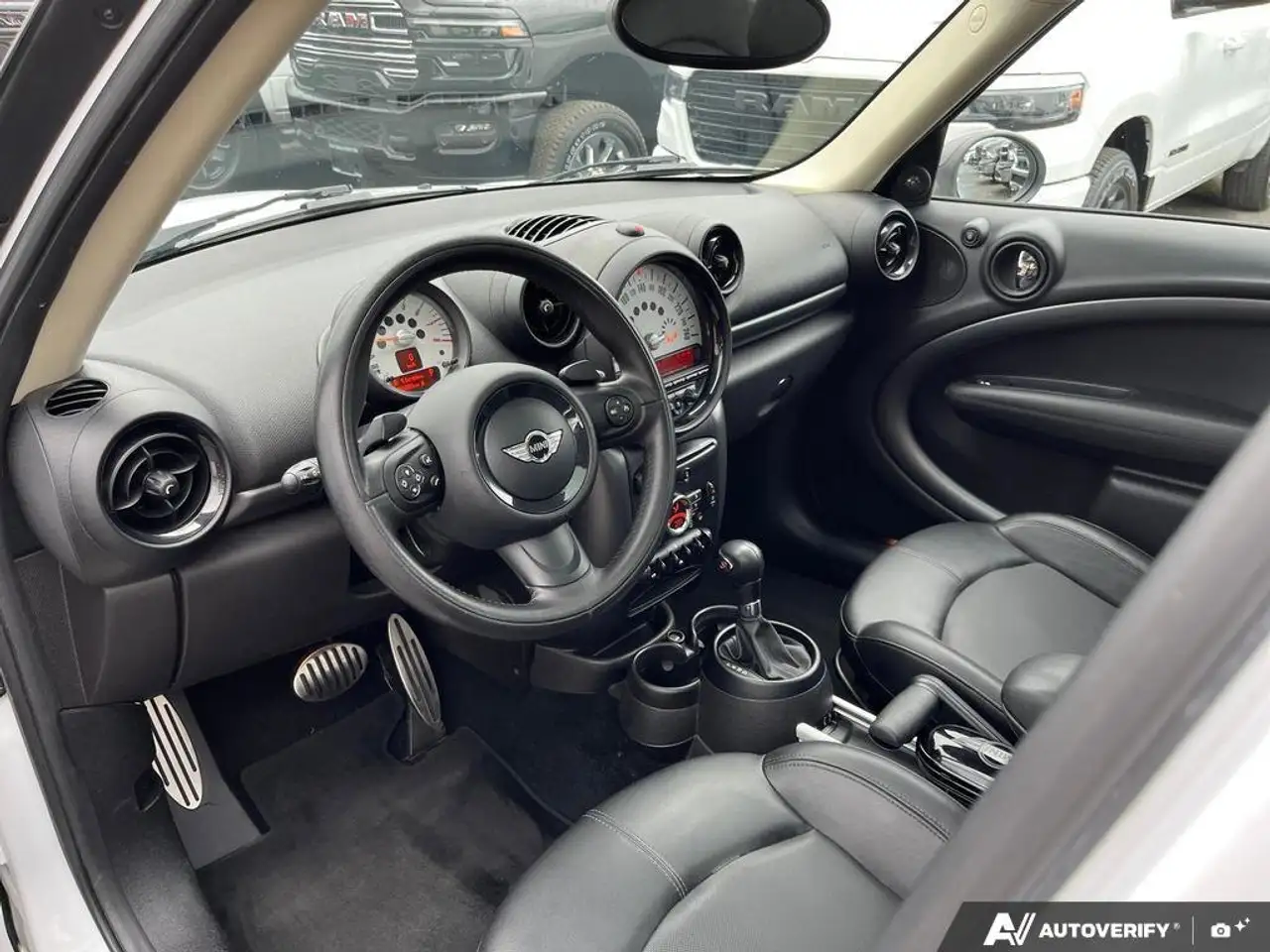 MINI Cooper Countryman снимка MINI Cooper Countryman