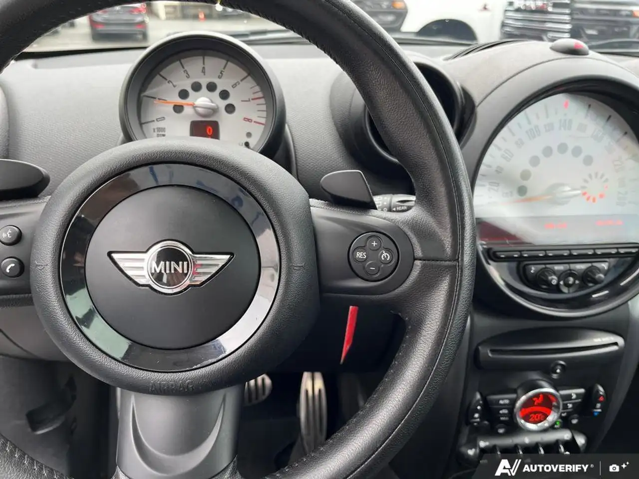 MINI Cooper Countryman снимка MINI Cooper Countryman