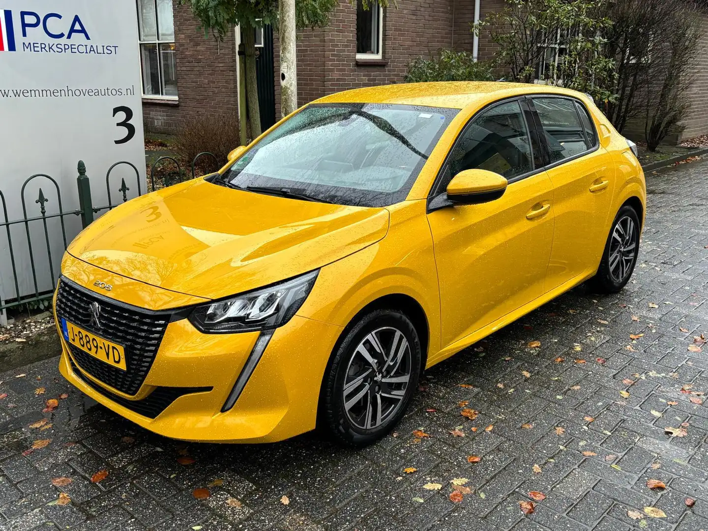 Peugeot 208 1.2 PureTech Allure Geel - 2