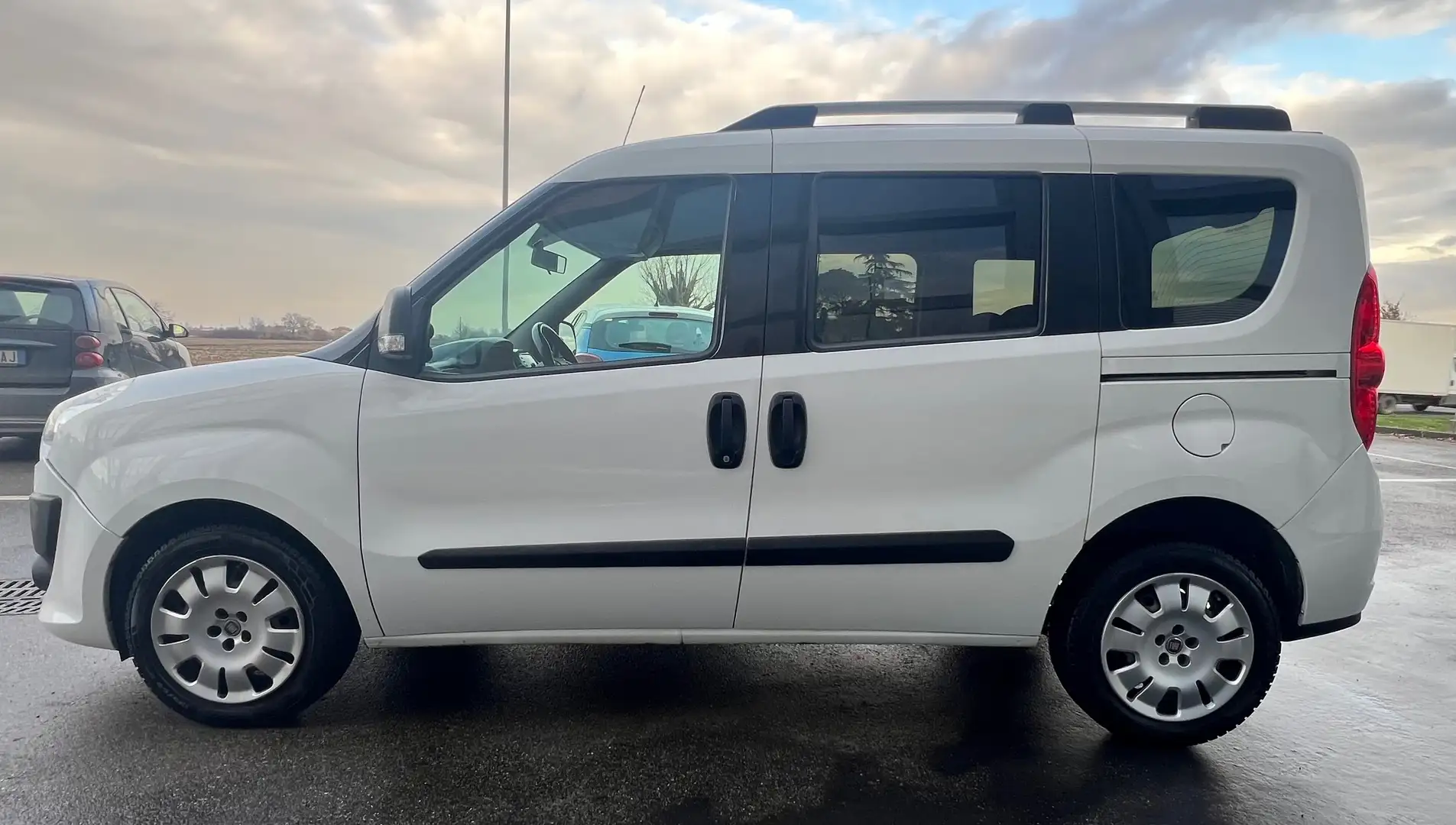 Fiat Doblo Doblo II 2010 2.0 mjt 16v Dynamic E5+ Blanc - 2