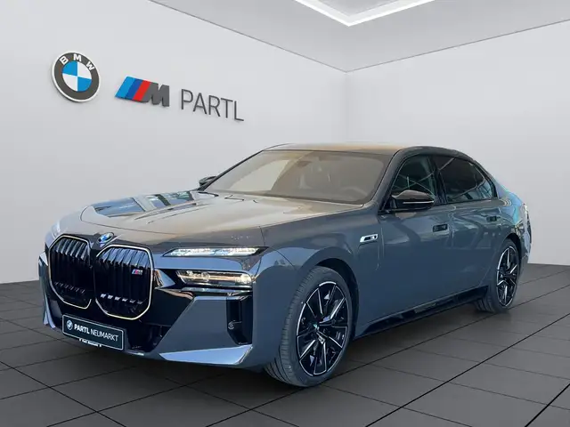BMW 760 M760e xDrive EXECUTIVE B&W AUTOBAHNASSIST