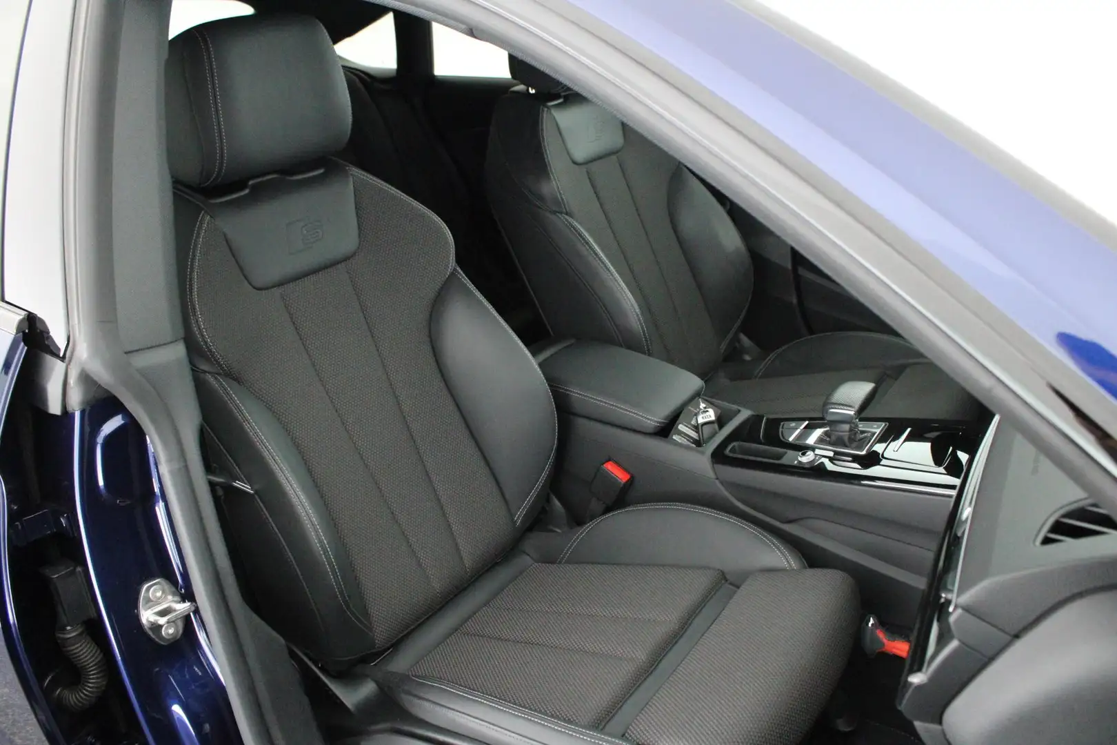 Audi A5 Sportback 35 TFSI 150pk S-Tronic S-Line Competitio Blauw - 2