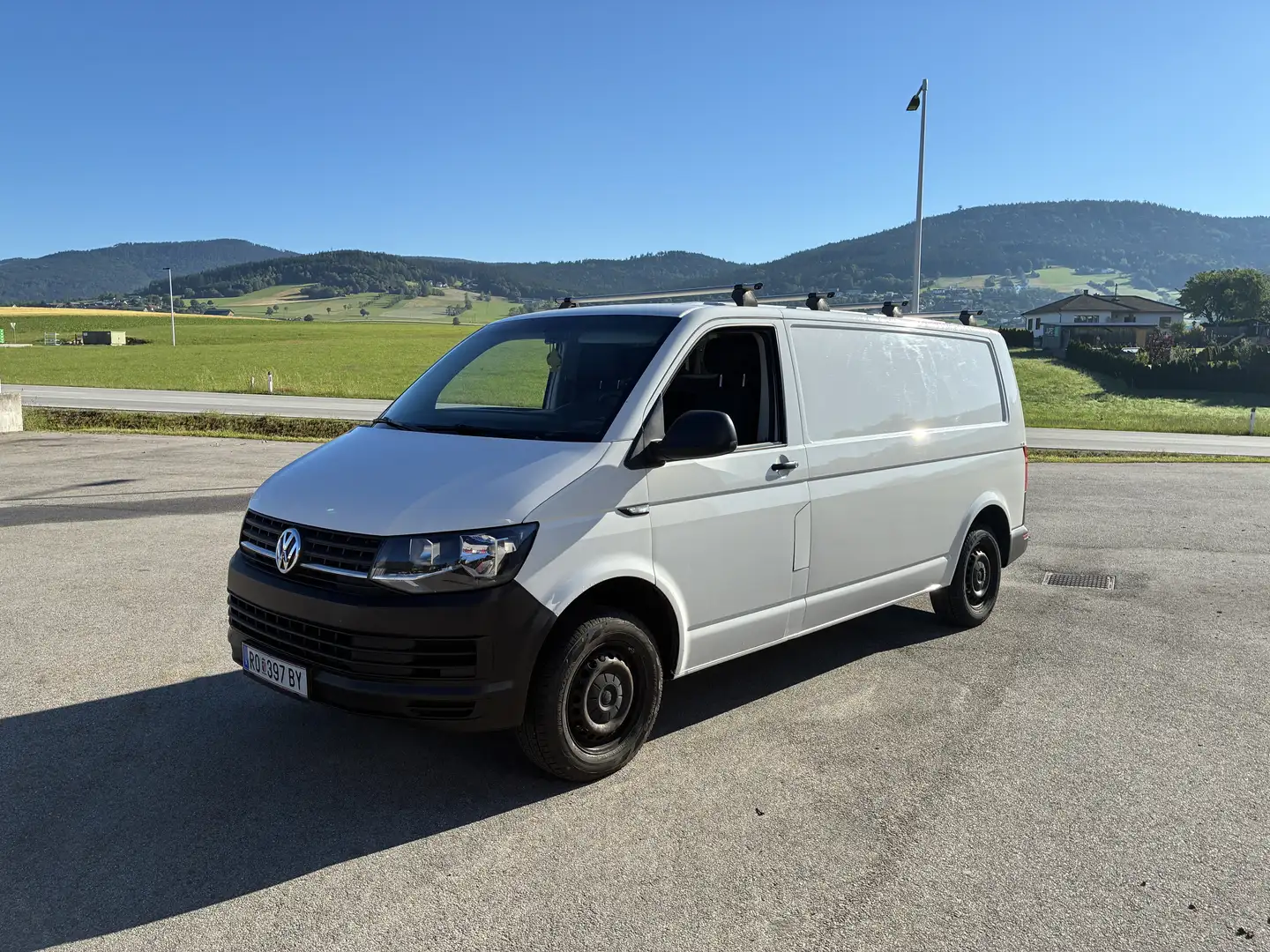 Volkswagen T6 Transporter - 1