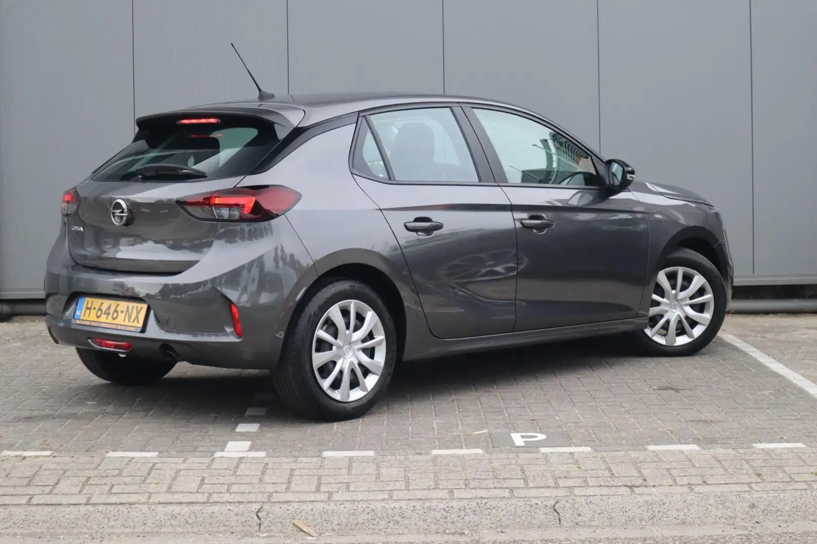 Opel Corsa 1.2 Edition / 1STE EIGENAAR! / GARANTIE / NL-AUTO! Grijs - 2