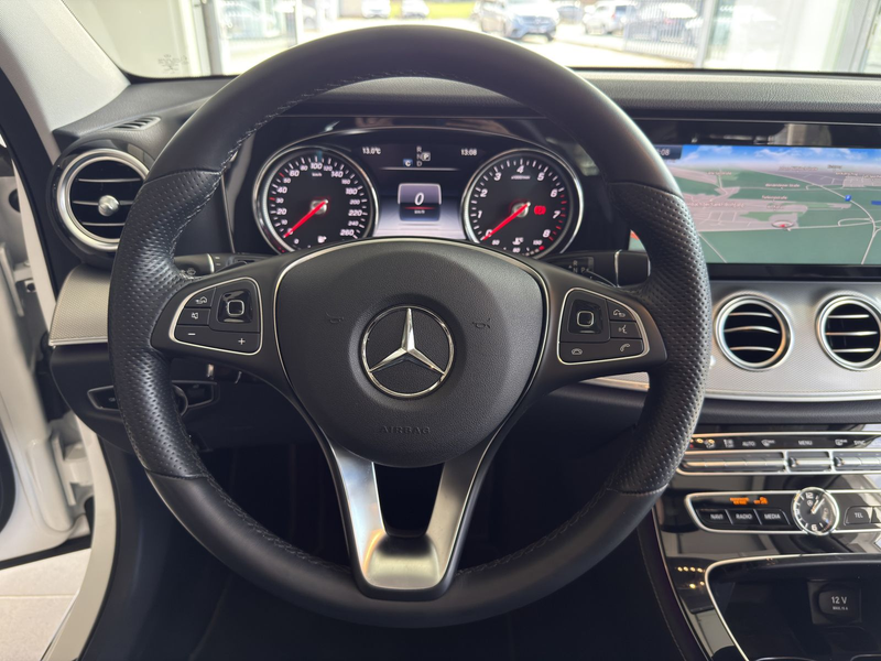 Mercedes-Benz E 200 T 4Matic Avantgarde LED*RFK*SCHIEBEDACH — photo 11